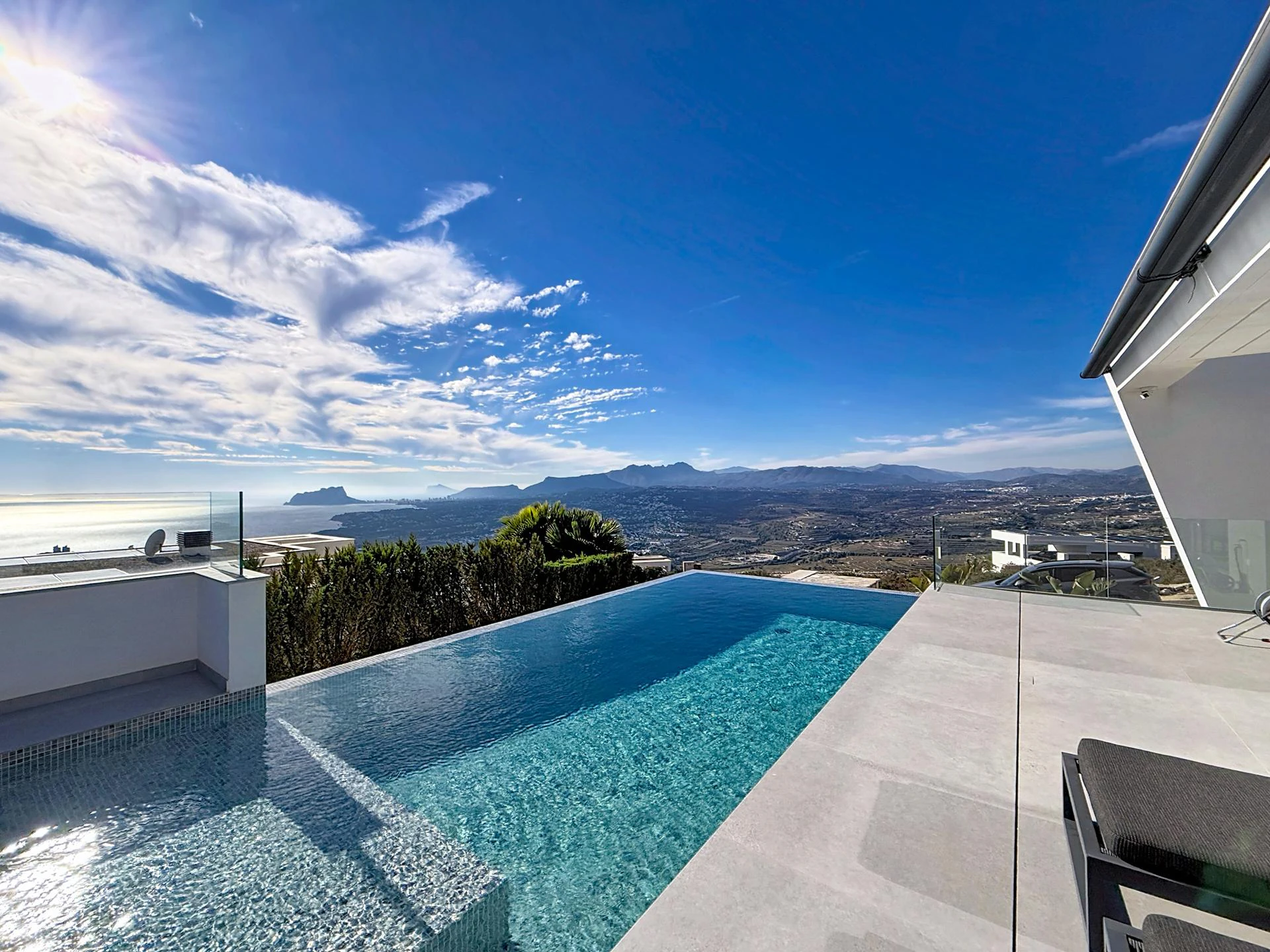 Cumbre del Sol villa de lujo moderna con vistas panorámicas