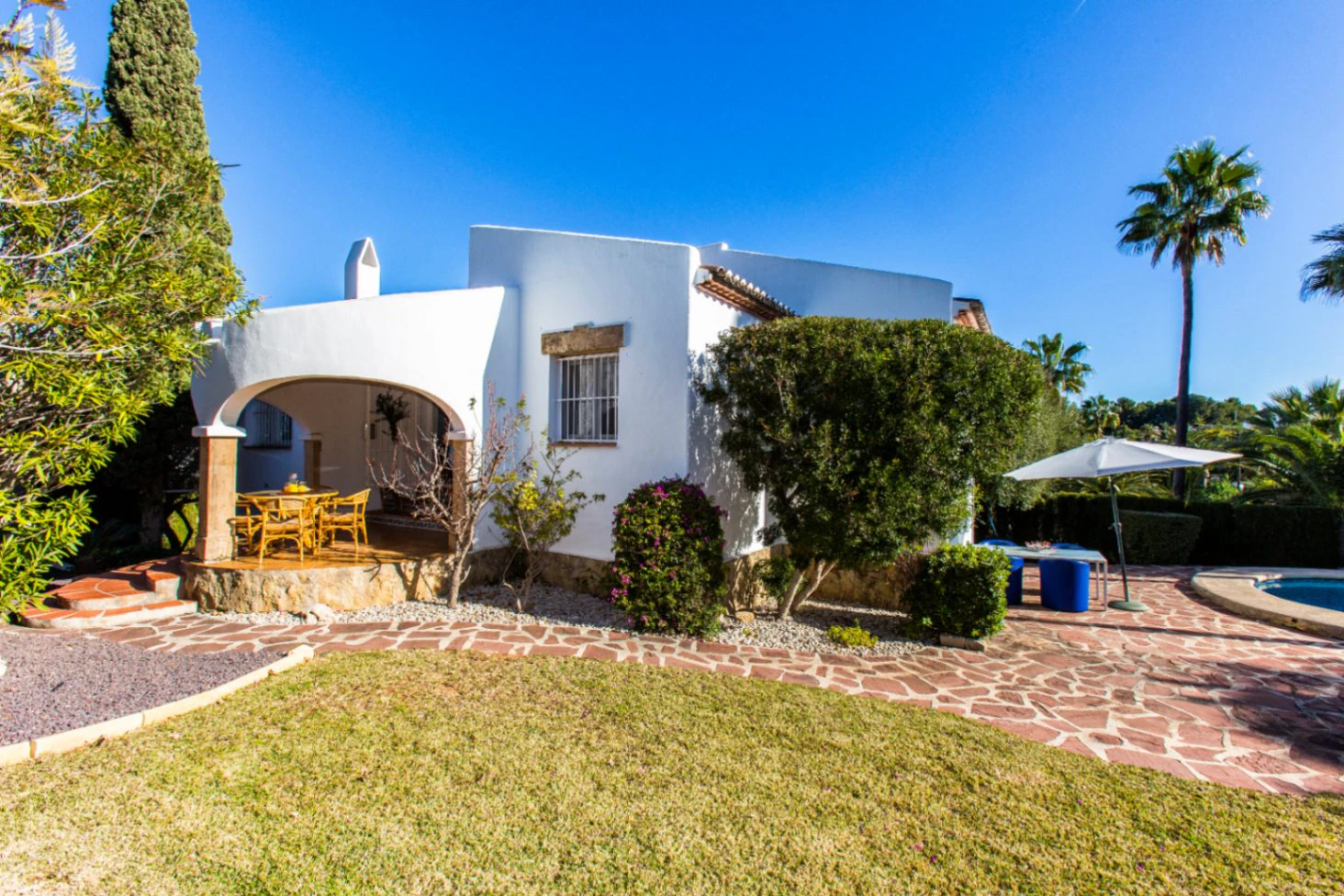 Villa en venta en Pinosol, J&aacute;vea