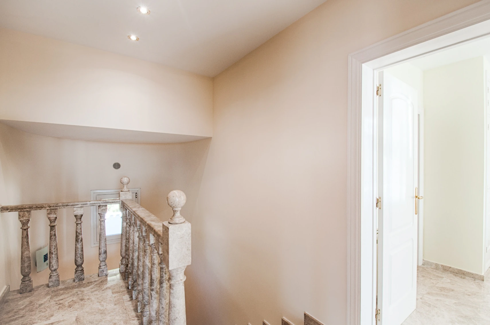 Gran villa elegante con vistas al mar en venta en Moraira