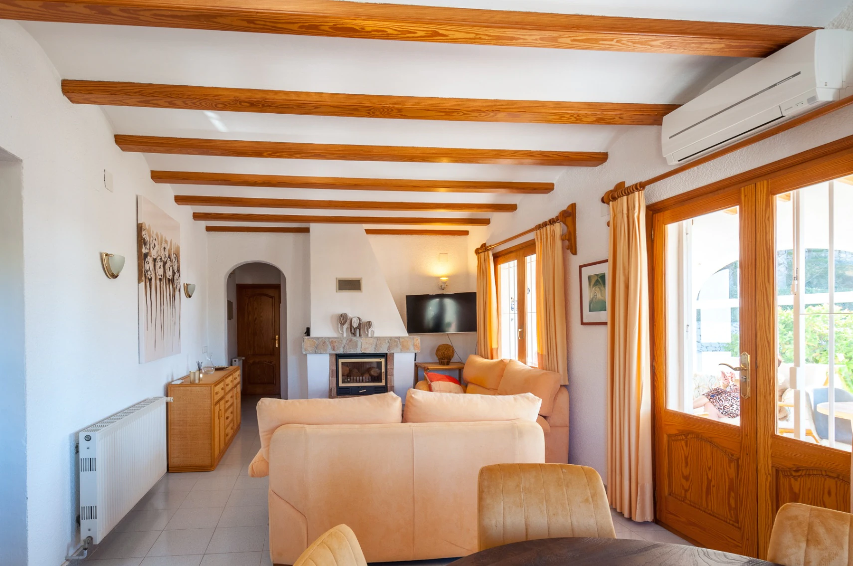 Villa mediterránea orientada al suroeste en Benissa cerca del campo de golf San Jaime.