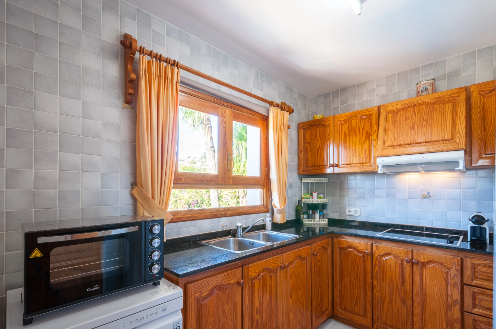 Villa mediterránea orientada al suroeste en Benissa cerca del campo de golf San Jaime.