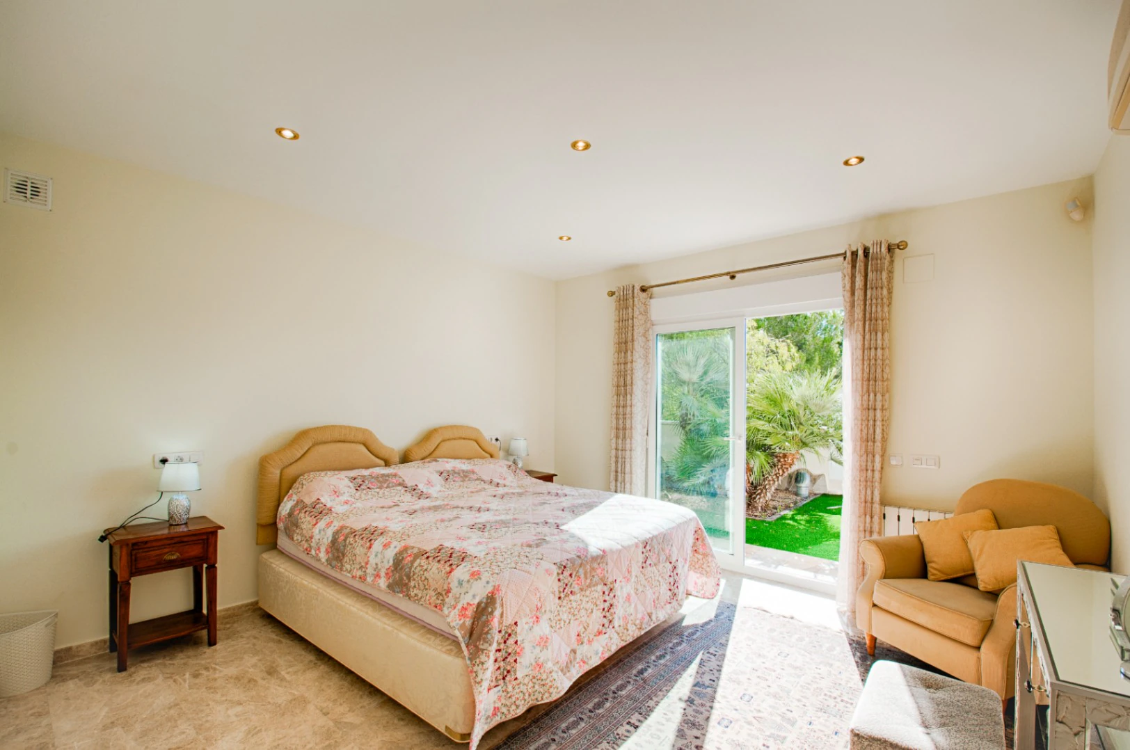 Gran villa elegante con vistas al mar en venta en Moraira