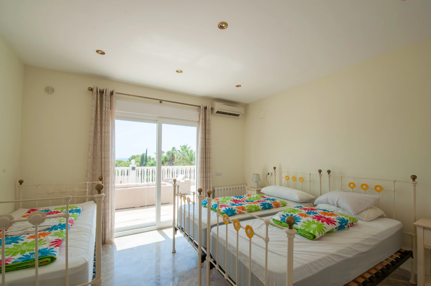 Gran villa elegante con vistas al mar en venta en Moraira