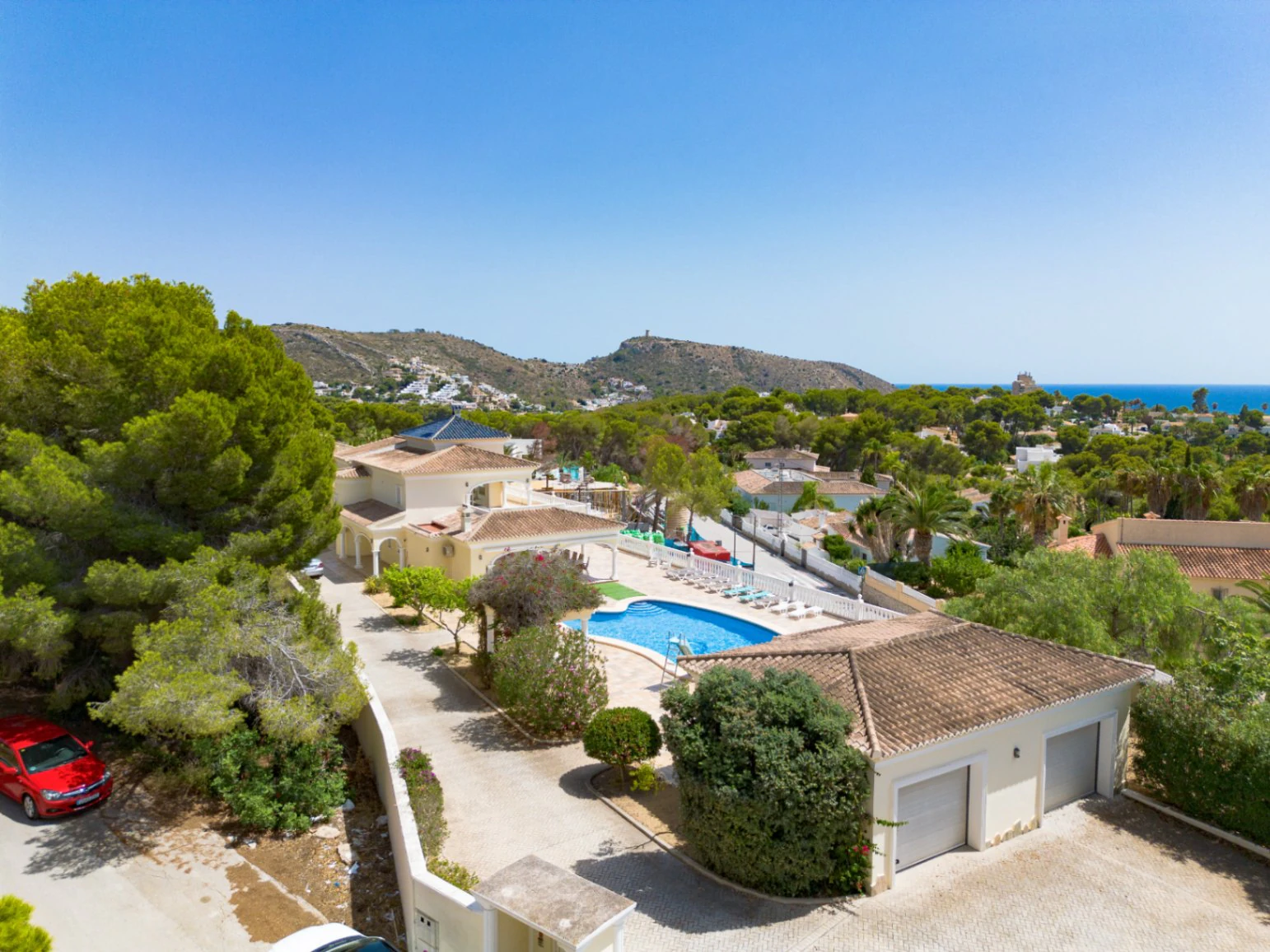 Gran villa elegante con vistas al mar en venta en Moraira