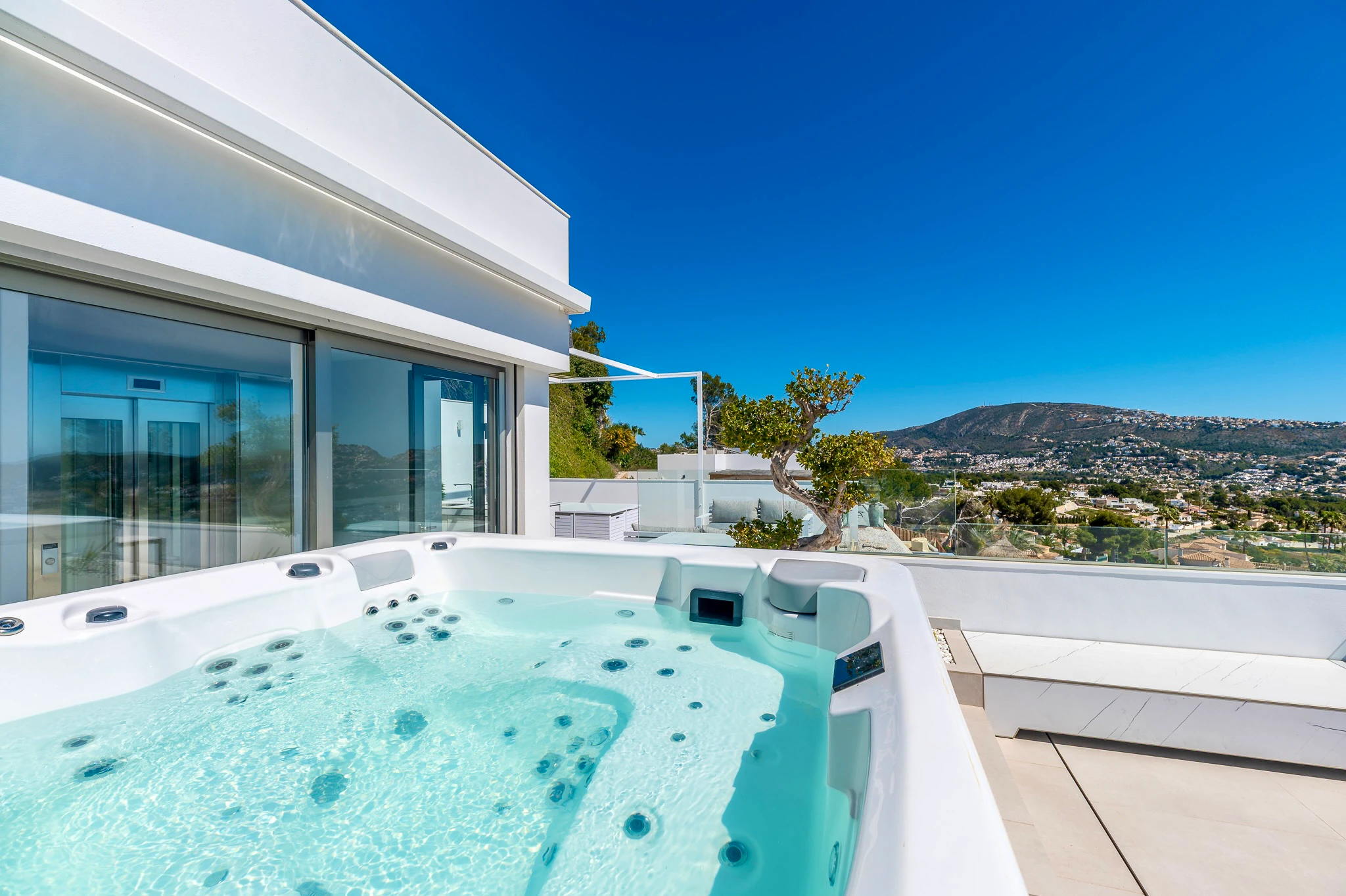 Excepcional Villa de Lujo en Moraira – Donde el Diseño, la Tecnología y las Vistas al Mar se Unen