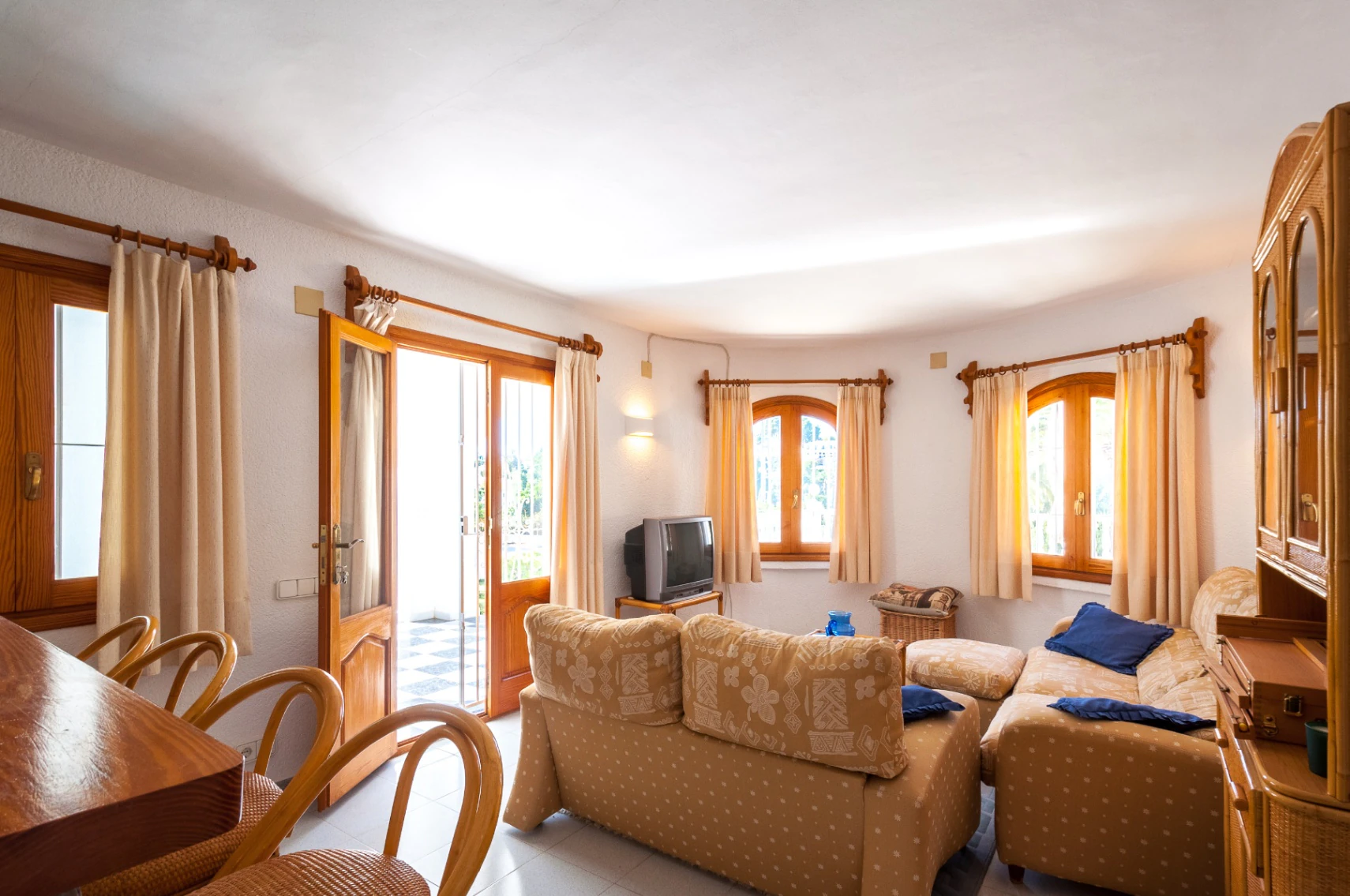 Villa mediterránea orientada al suroeste en Benissa cerca del campo de golf San Jaime.