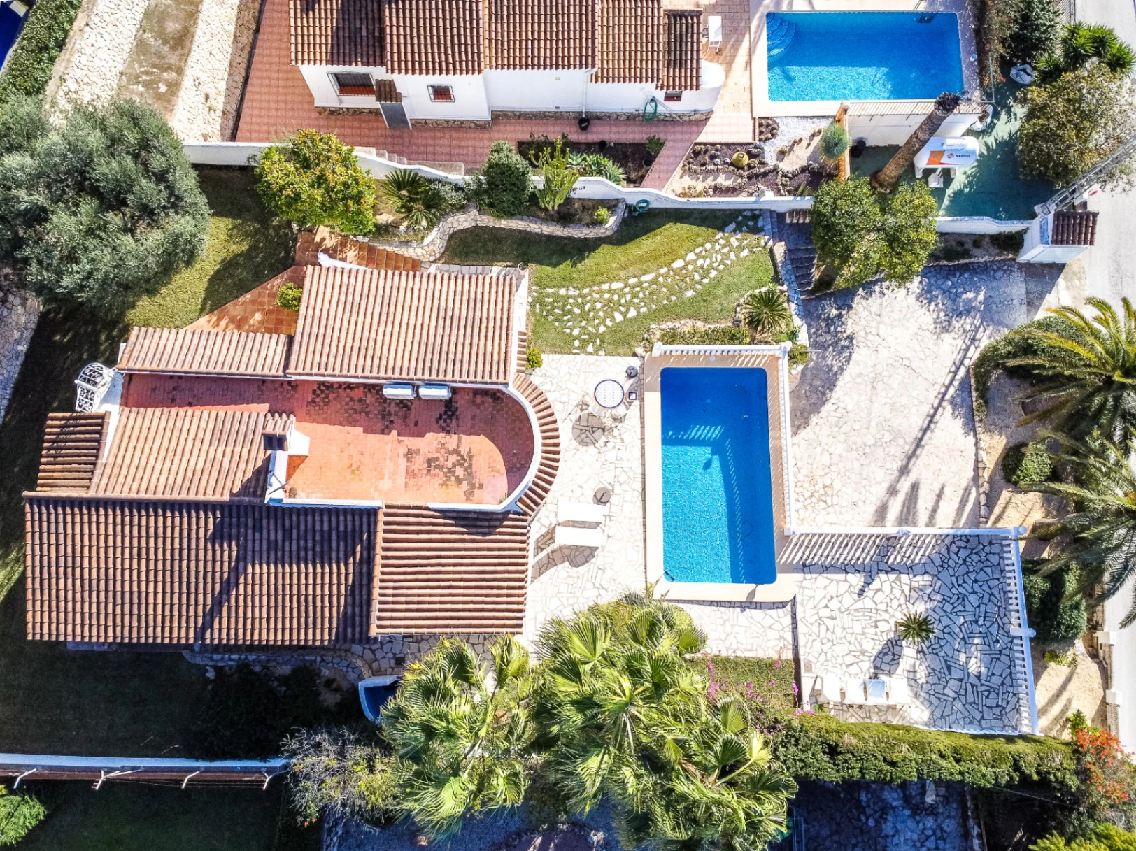 Villa mediterránea orientada al suroeste en Benissa cerca del campo de golf San Jaime.