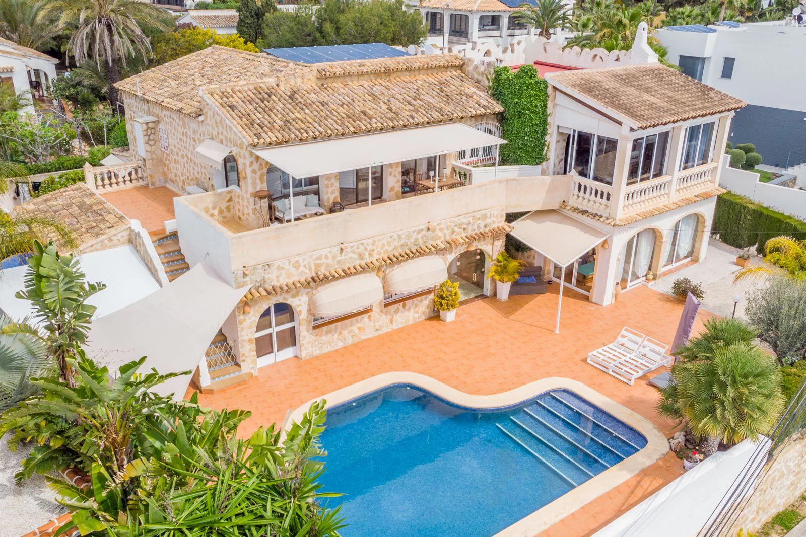 VILLA WITH SEA VIEWS 300 M FROM THE CENTRE OF MORAIRA