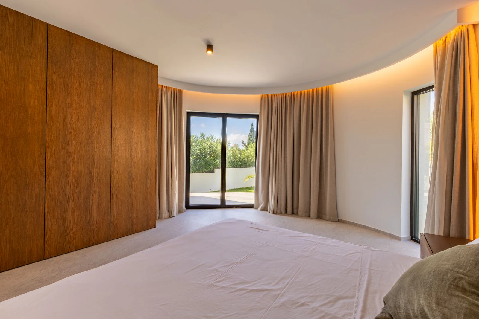 Mediterranean villa with high-end luxury finishes and sea views, just 5 minutes from Moraira.
