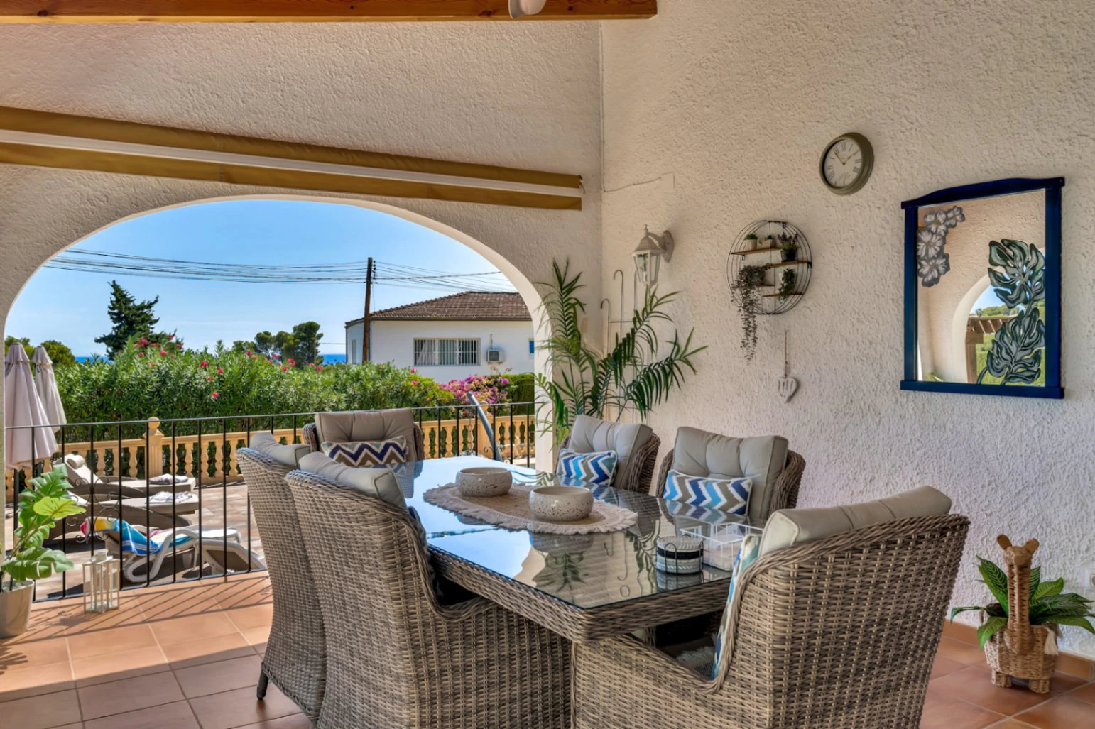 Magnifique villa avec piscine privée sur un terrain plat, avec vue sur la mer et un espace extérieur parfait pour profiter du mode de vie espagnol.
