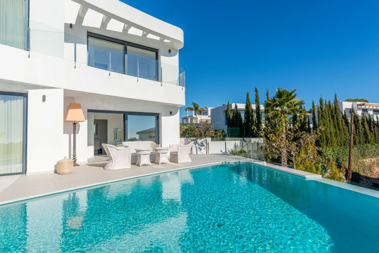 Impresionante villa moderna con vistas al mar y lujo total