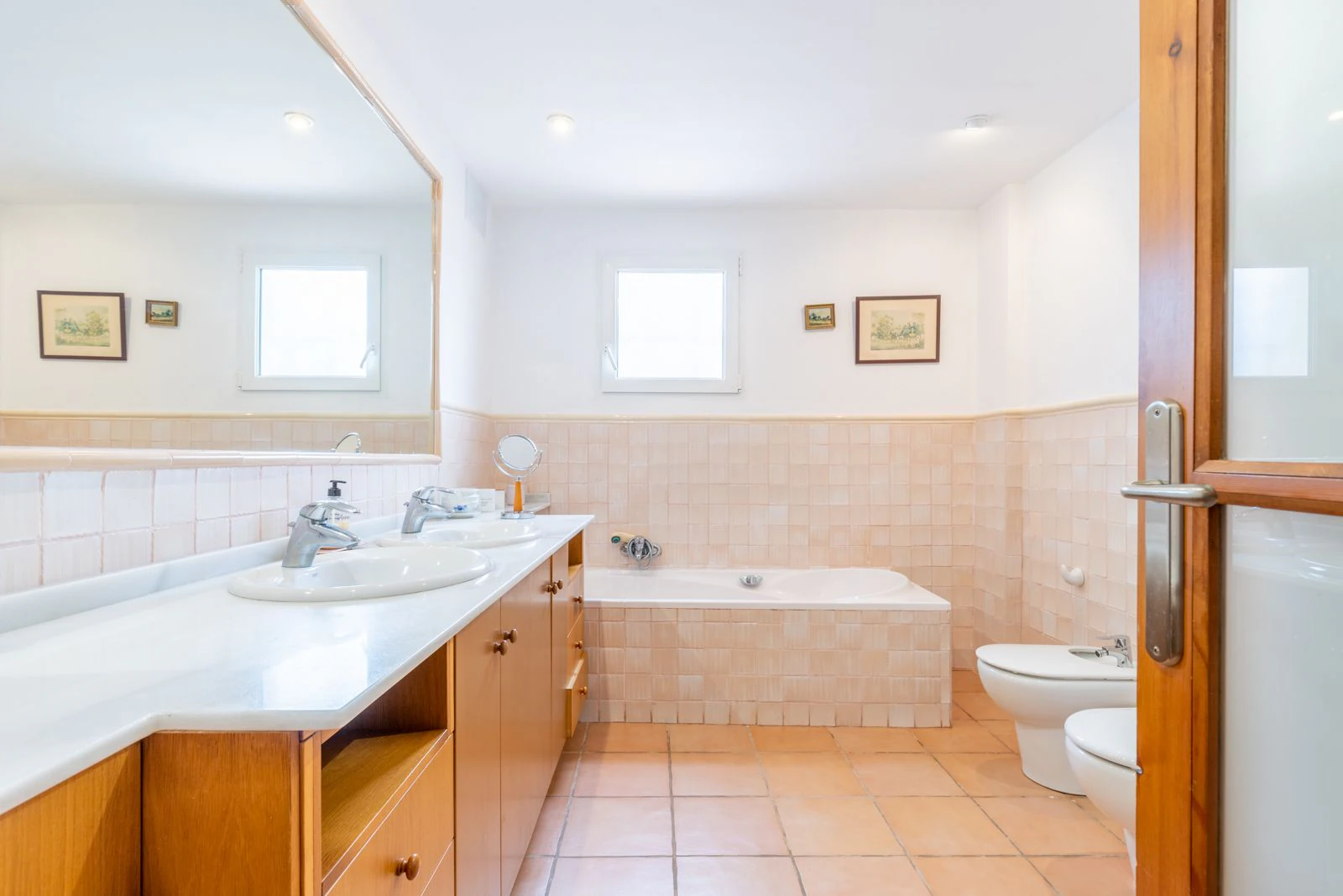 VILLA WITH SEA VIEWS 300 M FROM THE CENTRE OF MORAIRA
