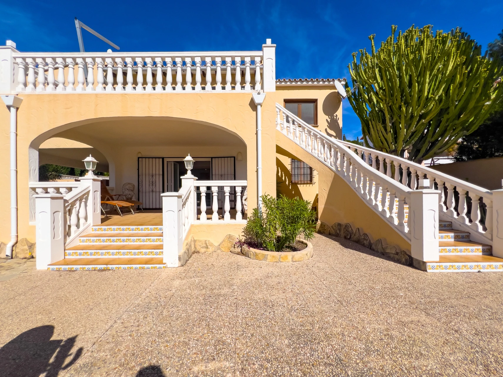Villa con Vista al Mar en Venta en Moraira a Poca Distancia del Centro