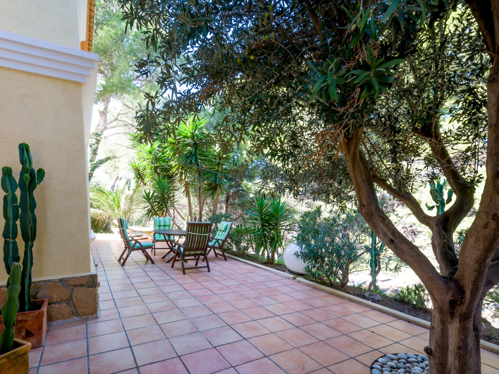 Villa en Benissa con Vistas al Mar y Apartamento de Huéspedes Independiente
