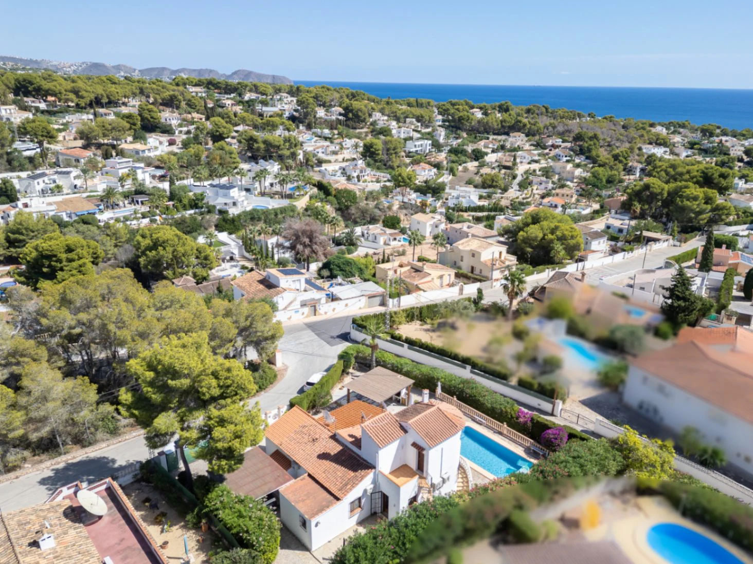 Magnifique villa avec piscine privée sur un terrain plat, avec vue sur la mer et un espace extérieur parfait pour profiter du mode de vie espagnol.