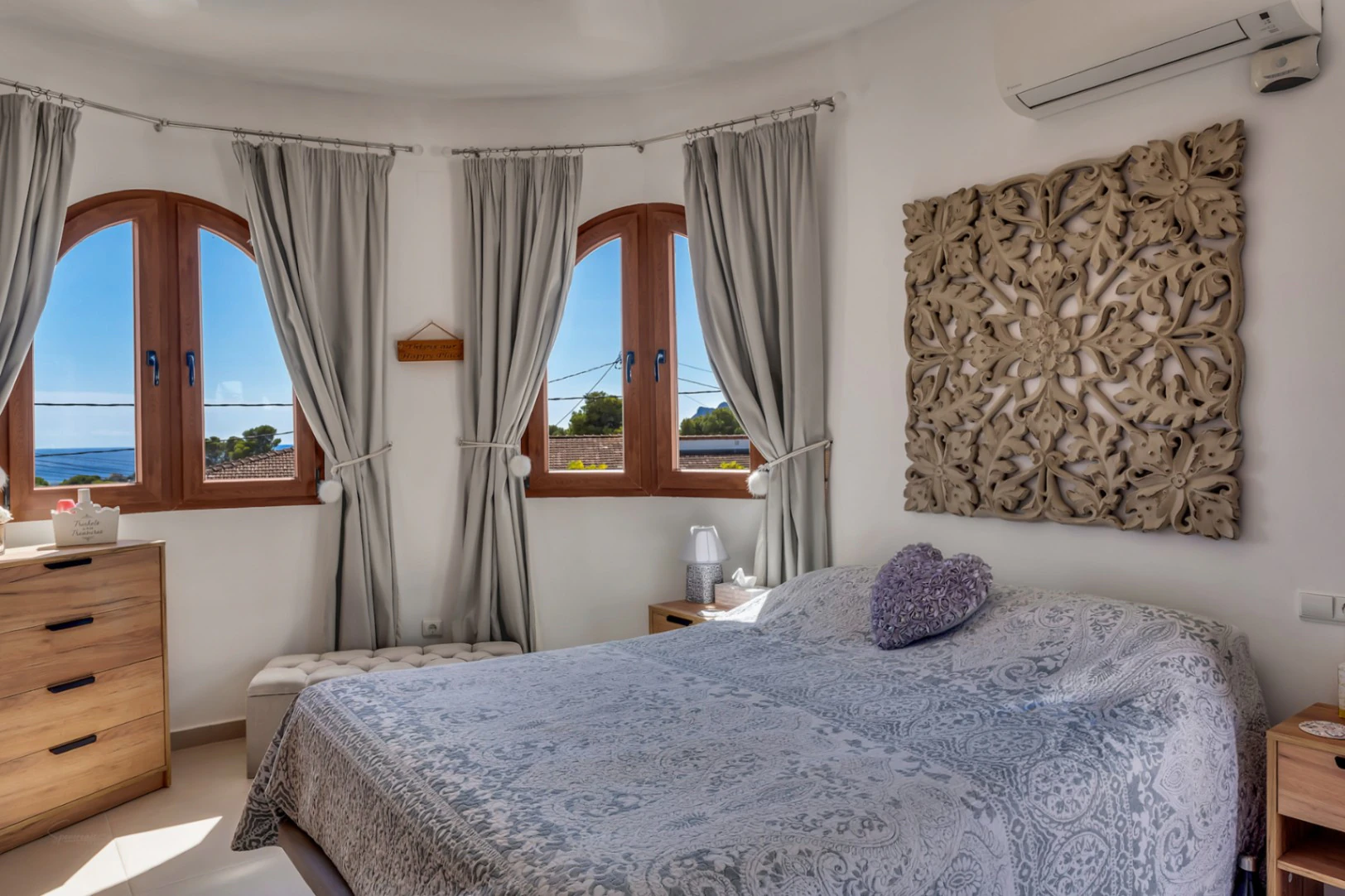 Magnifique villa avec piscine privée sur un terrain plat, avec vue sur la mer et un espace extérieur parfait pour profiter du mode de vie espagnol.