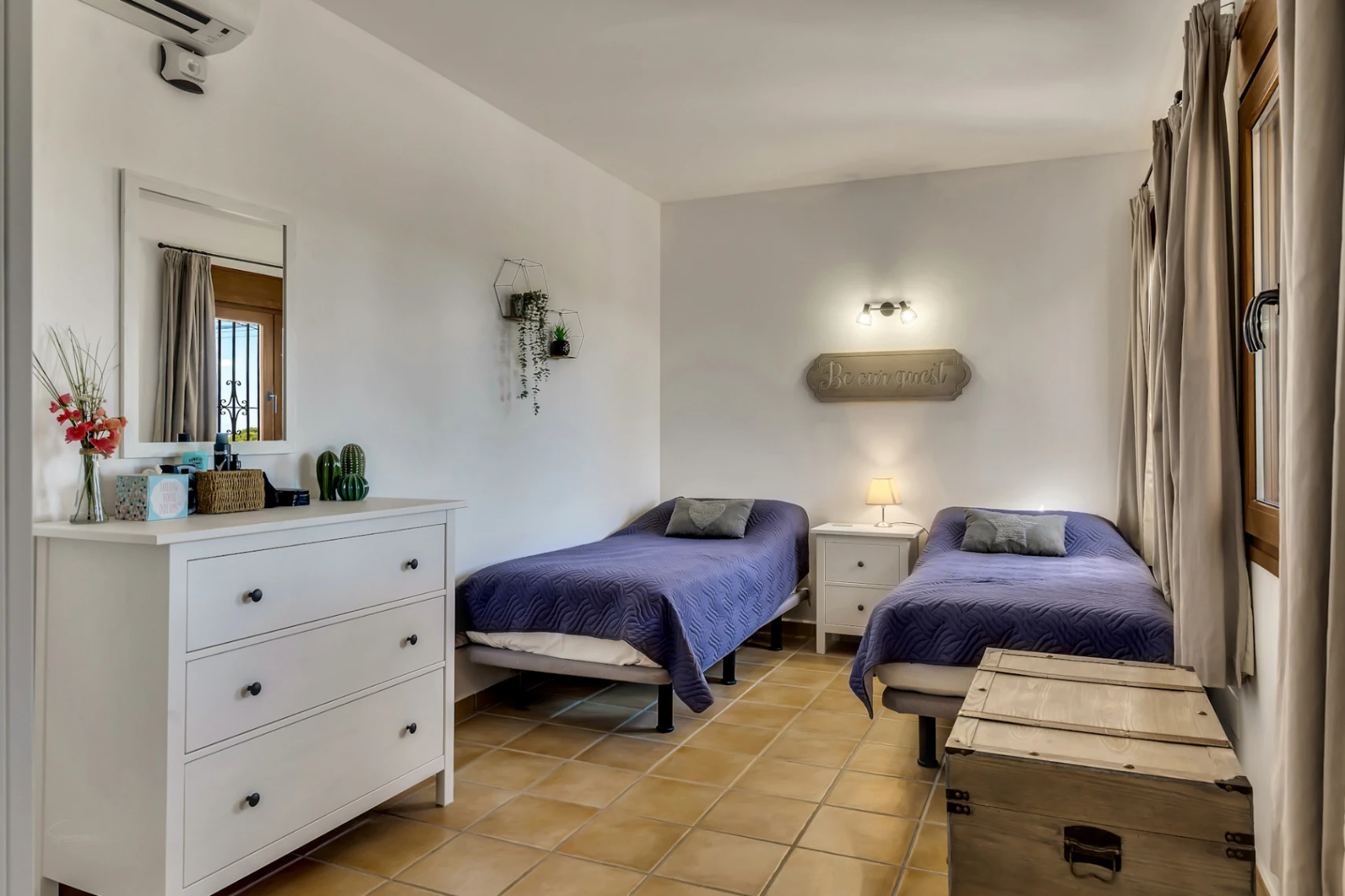 Magnifique villa avec piscine privée sur un terrain plat, avec vue sur la mer et un espace extérieur parfait pour profiter du mode de vie espagnol.