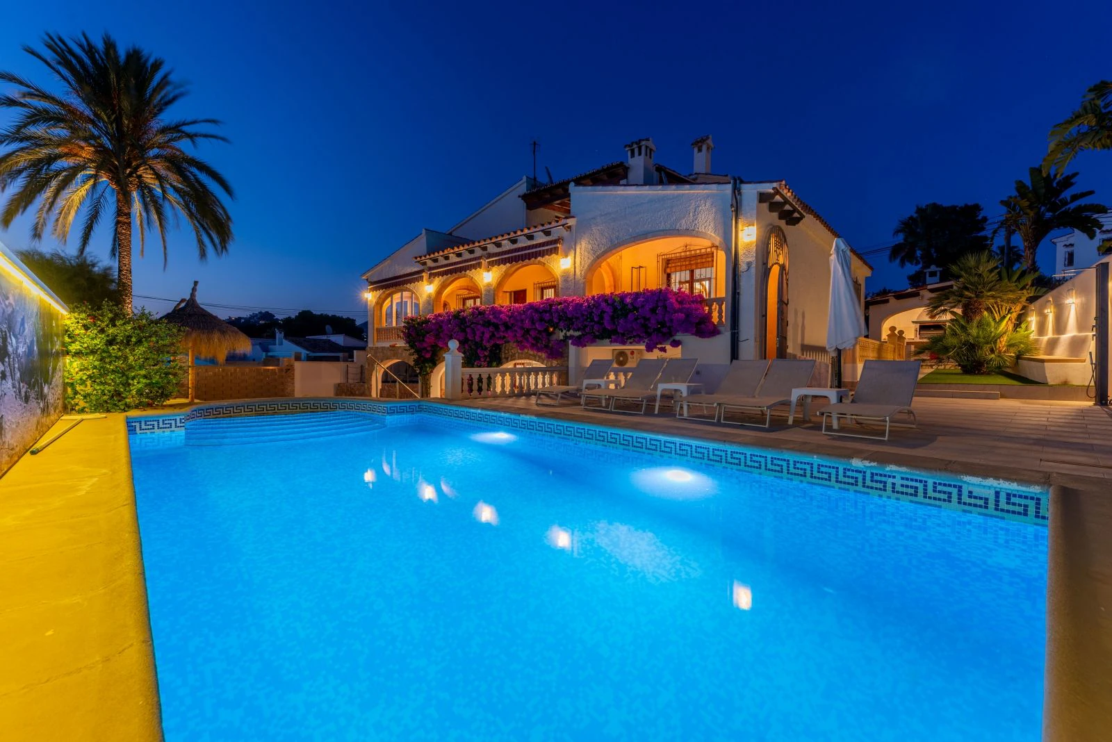 Espaciosa villa con 7 dormitorios, a un paso del centro de Moraira