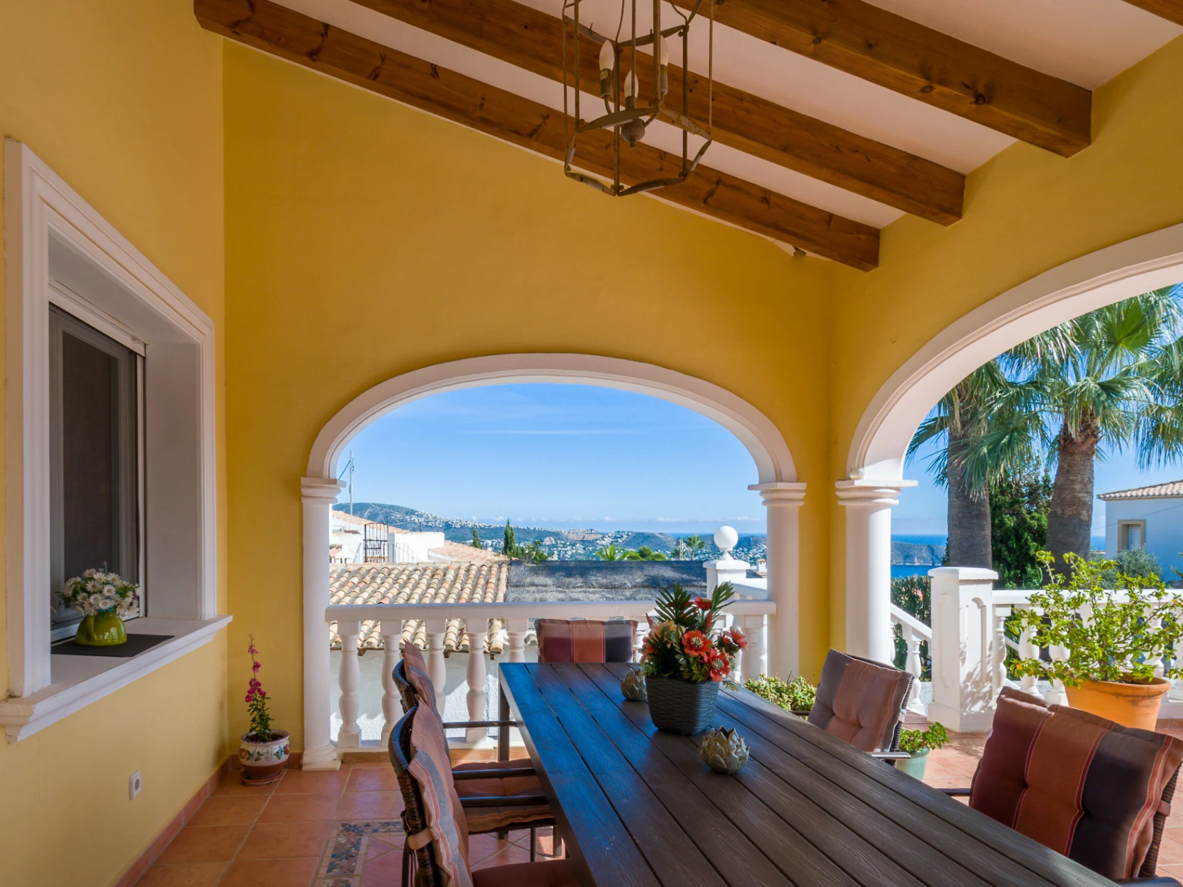 Villa en Benissa con Vistas al Mar y Apartamento de Huéspedes Independiente