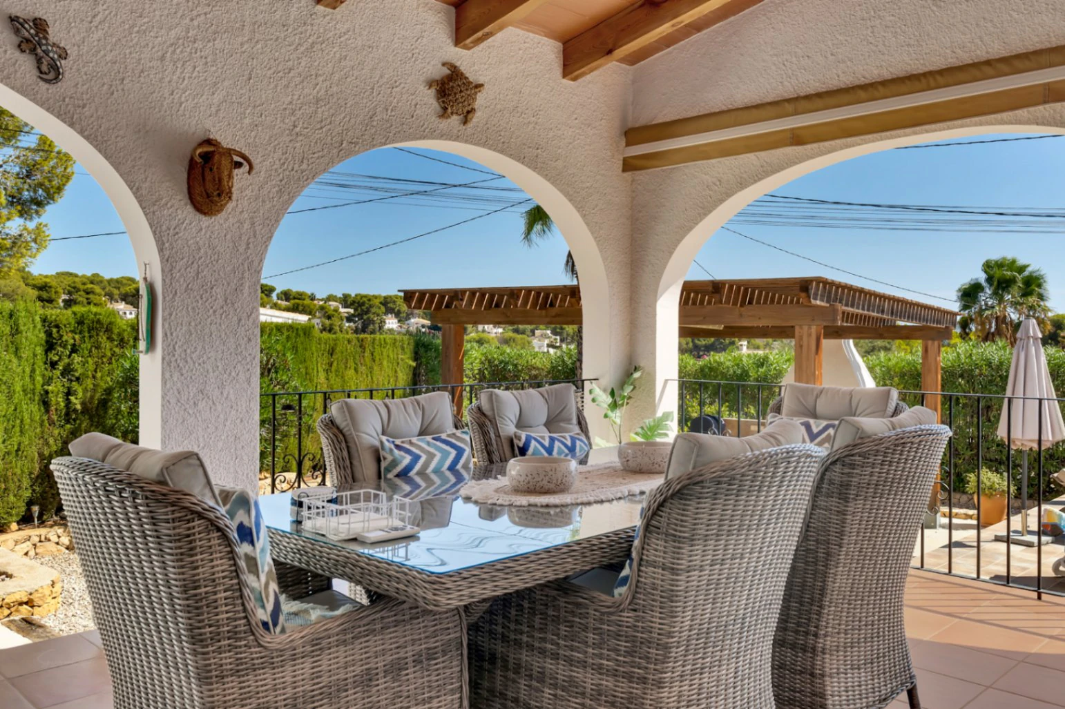 Magnifique villa avec piscine privée sur un terrain plat, avec vue sur la mer et un espace extérieur parfait pour profiter du mode de vie espagnol.