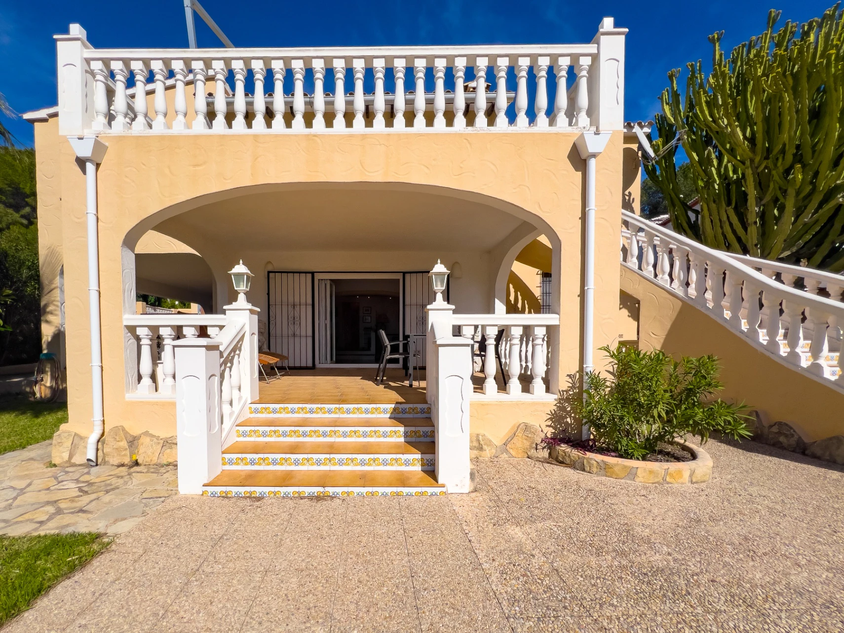 Villa con Vista al Mar en Venta en Moraira a Poca Distancia del Centro
