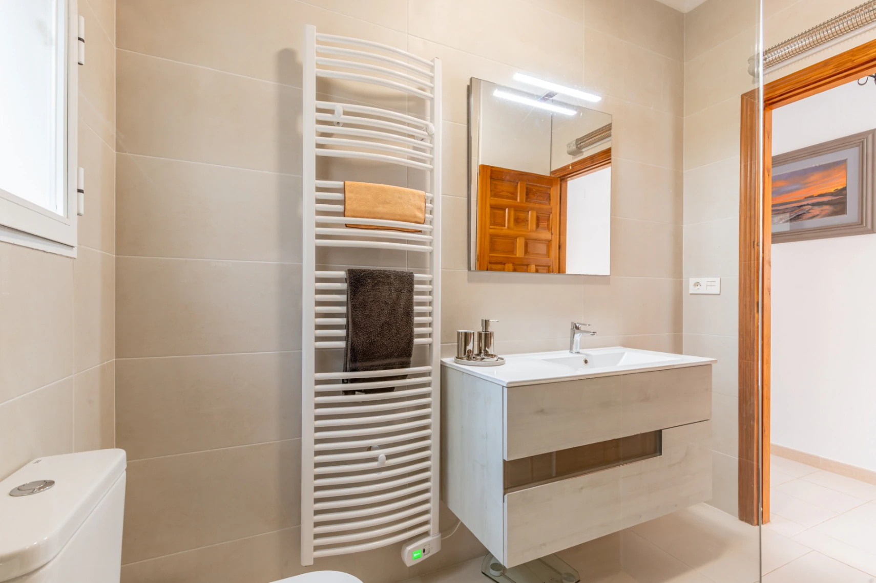 Villa en Cumbre del Sol con apartamento de invitados, piscina privada y terrazas soleadas