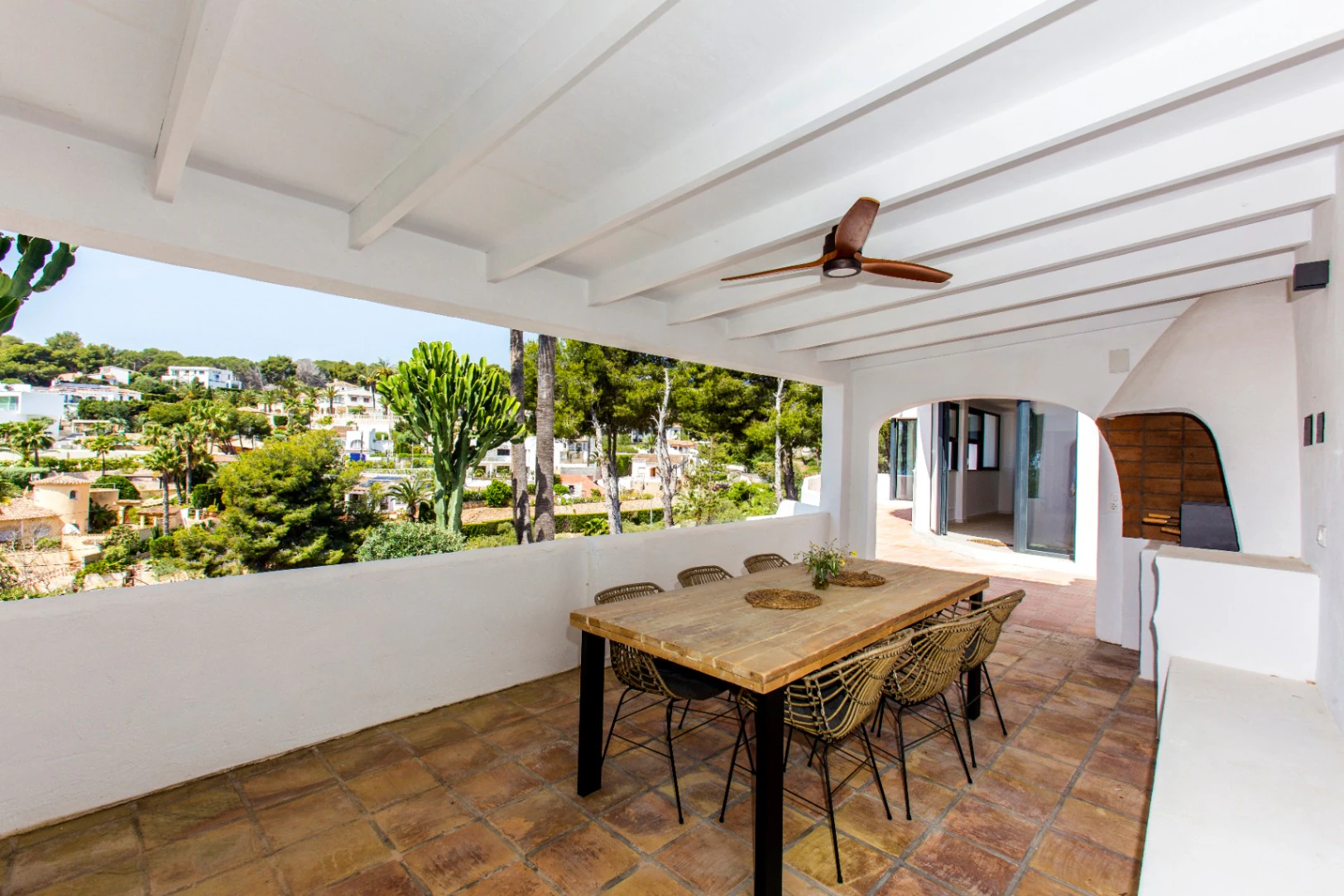 Villa renovada con vistas al mar en venta en Benissa