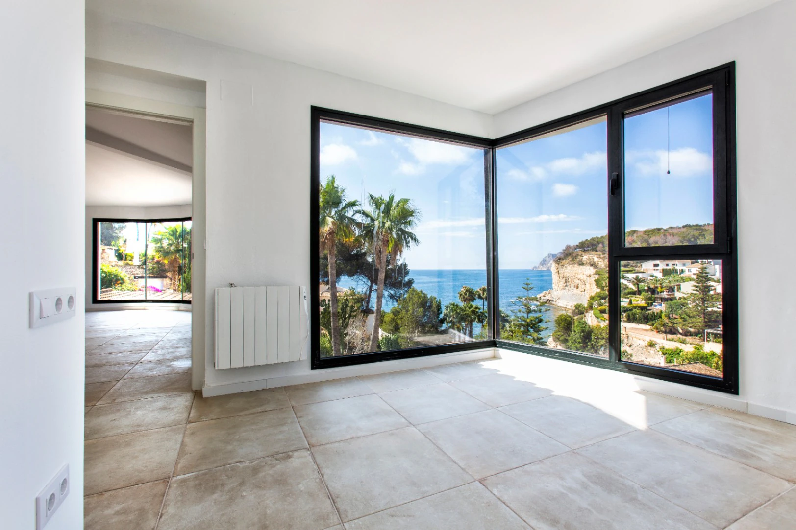 Villa renovada con vistas al mar en venta en Benissa