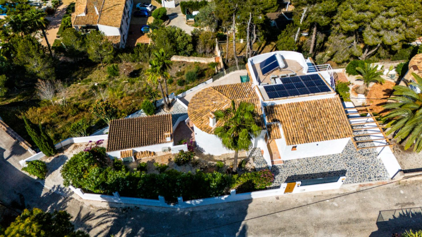 Villa renovada con vistas al mar en venta en Benissa