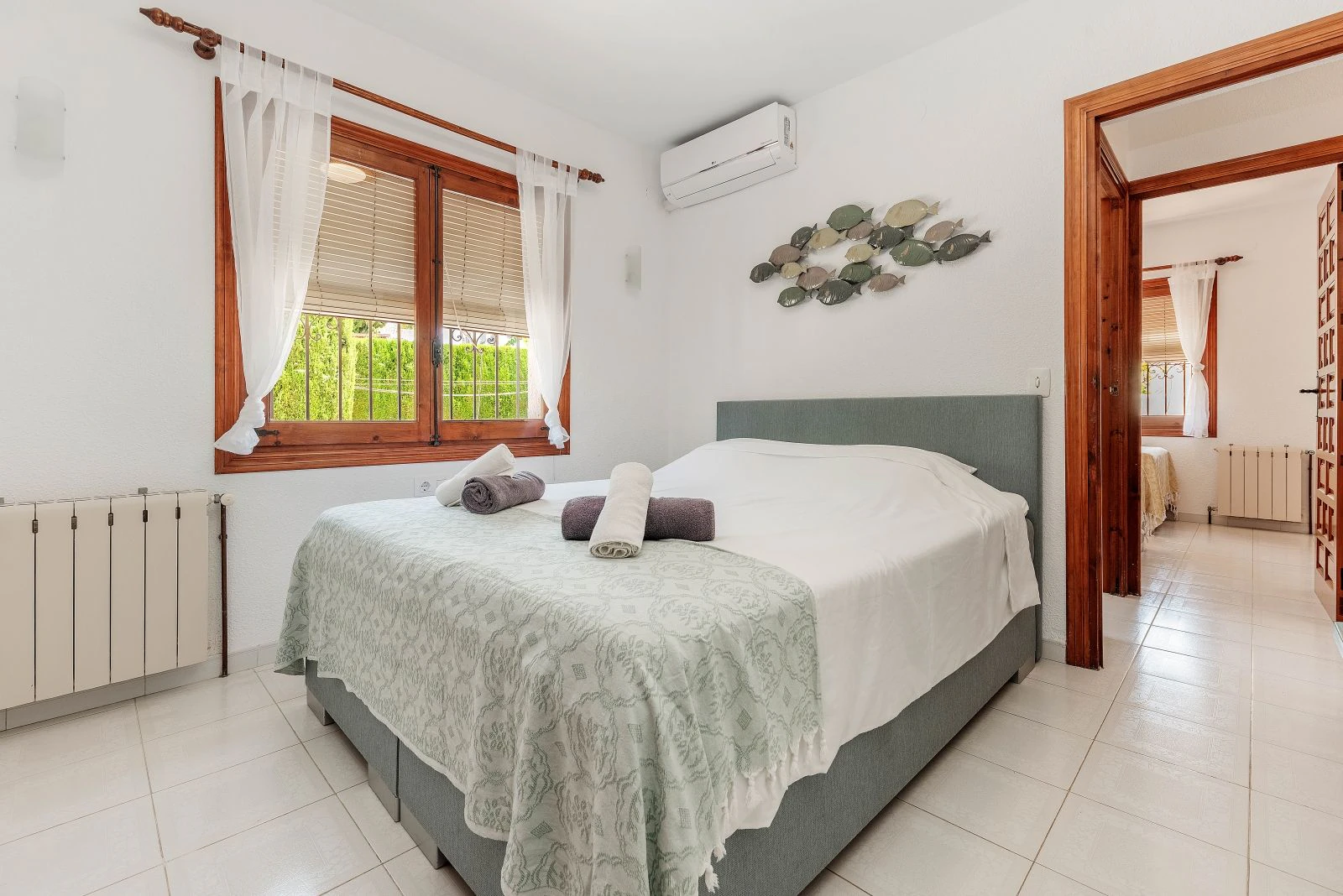 Geräumige Villa mit 7 Schlafzimmern, nur einen Schritt vom Zentrum von Moraira entfernt.