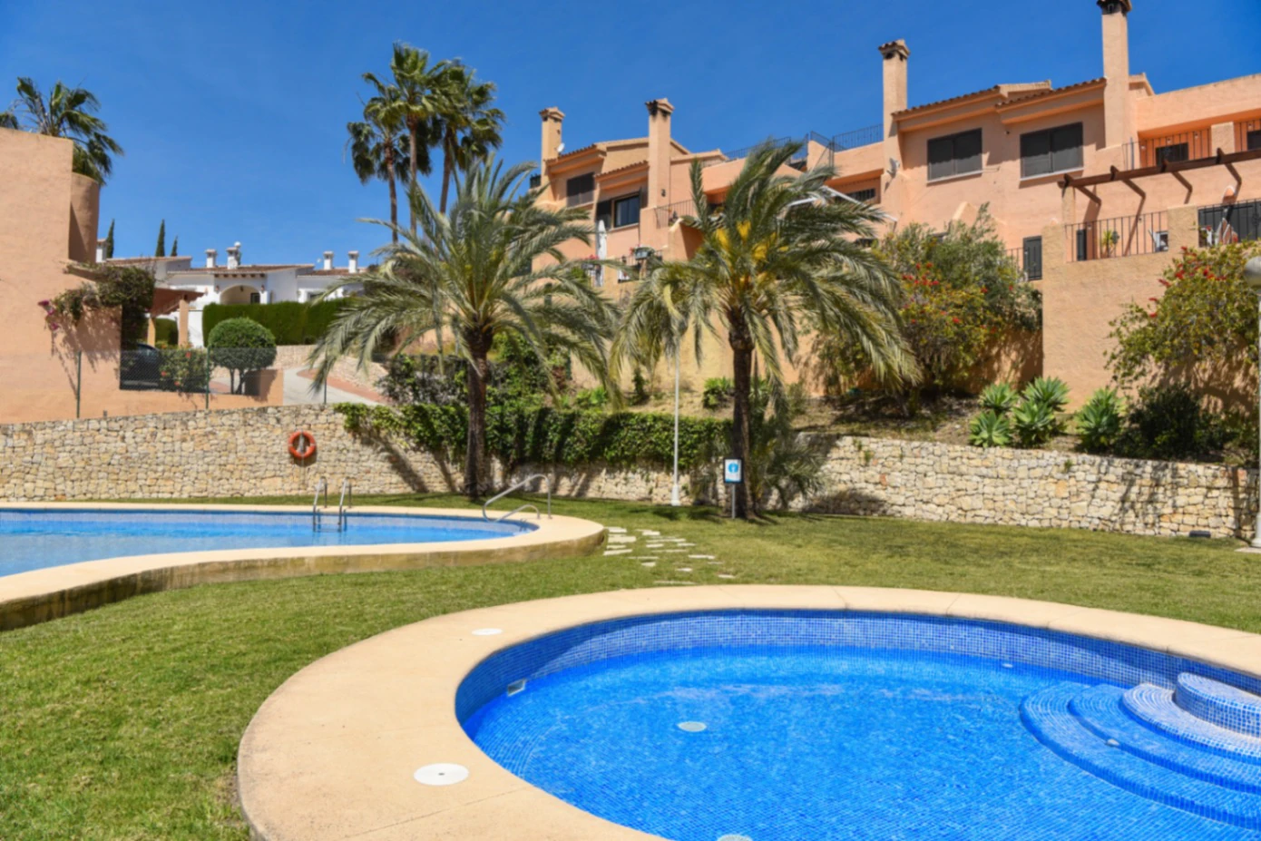 3 HABITACIONES, 2 BAÑOS, PISCINA, VISTAS ABIERTAS