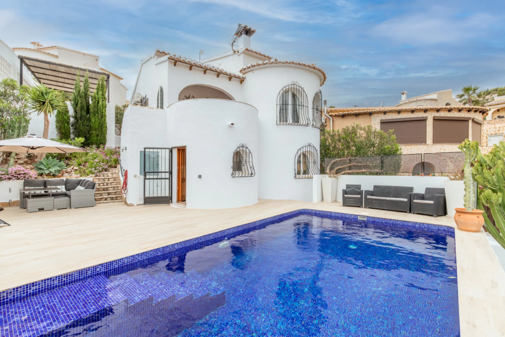 Villa in Cumbre del Sol with Guest Apartment, Private Pool and Sunny Terraces