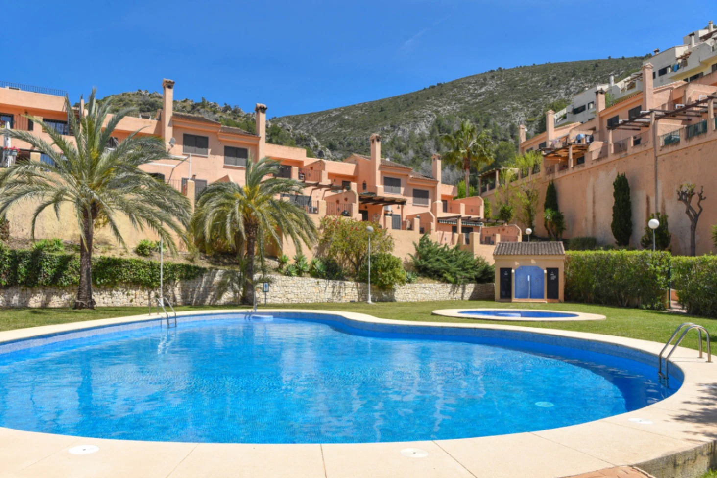 3 HABITACIONES, 2 BAÑOS, PISCINA, VISTAS ABIERTAS