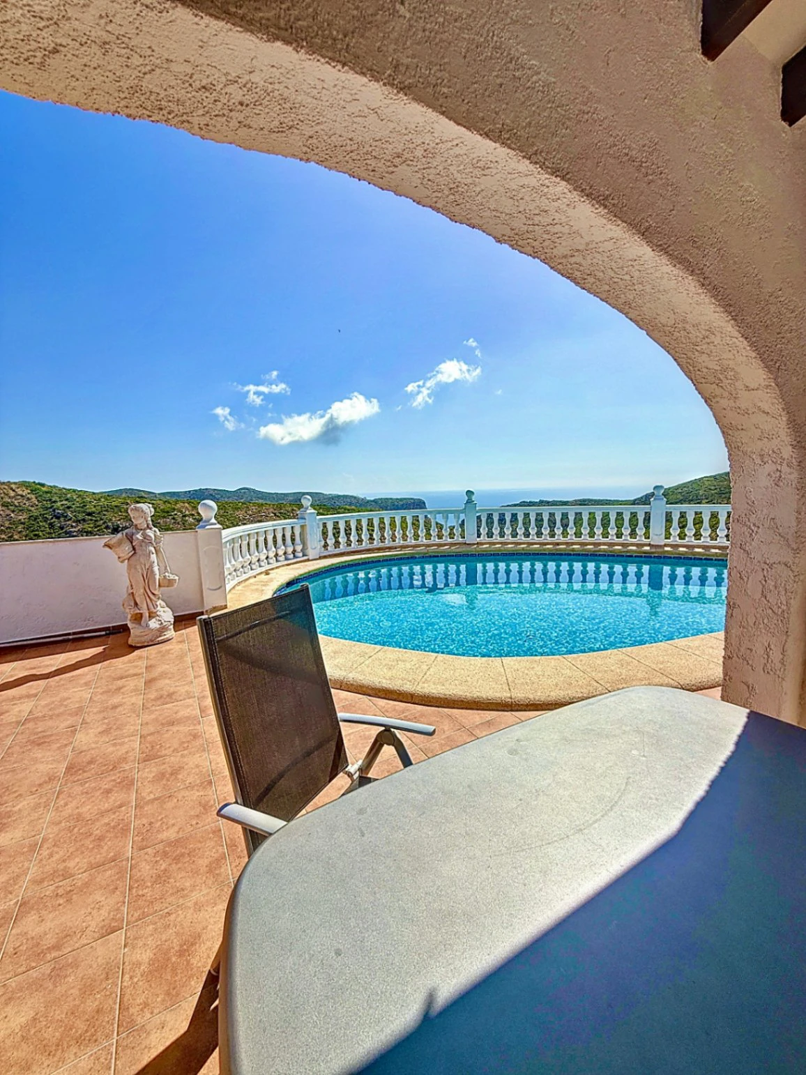 3-bedrooms, 3 bathroom sea view villa overlooking the natural park in Cumbre del Sol