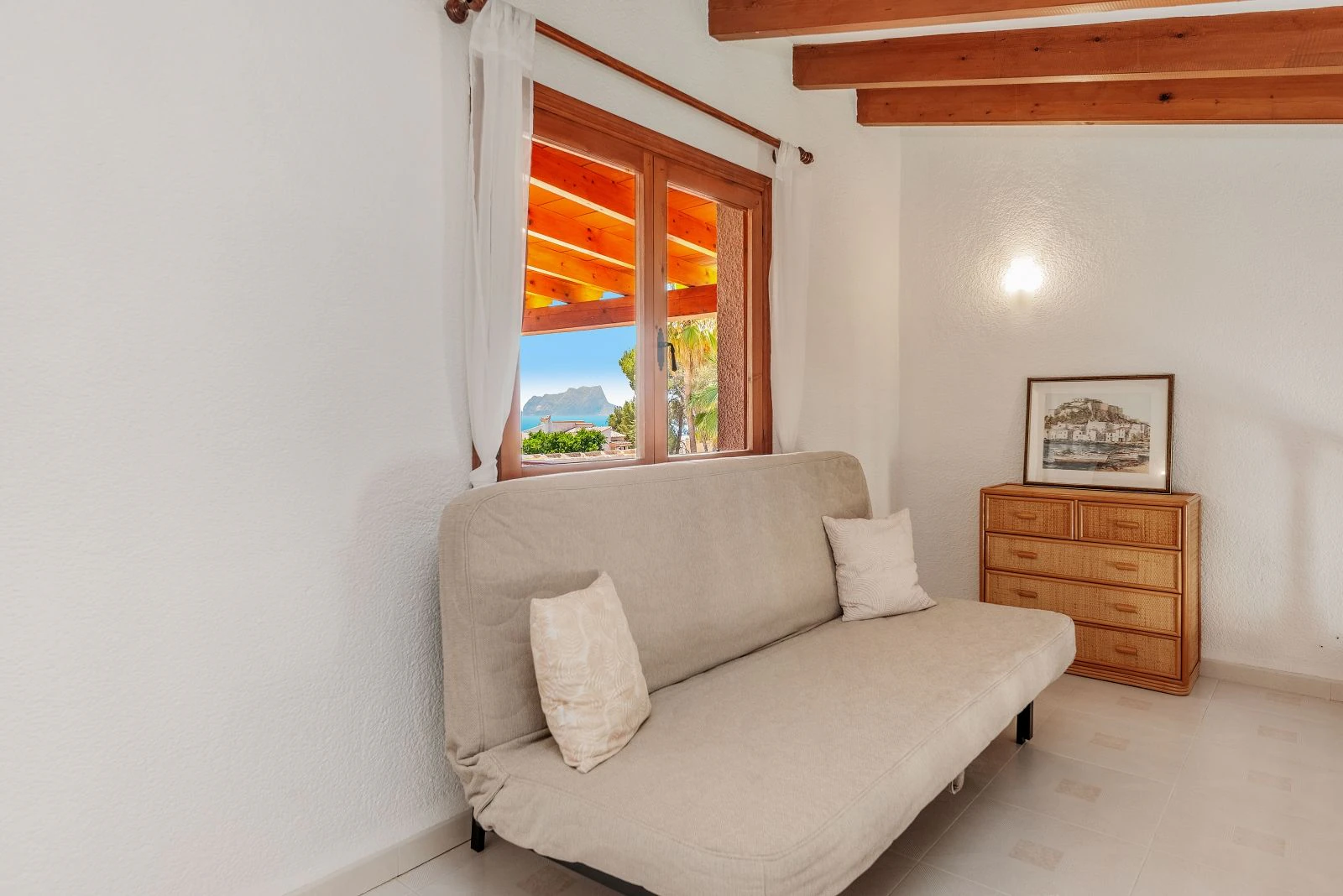 Geräumige Villa mit 7 Schlafzimmern, nur einen Schritt vom Zentrum von Moraira entfernt.