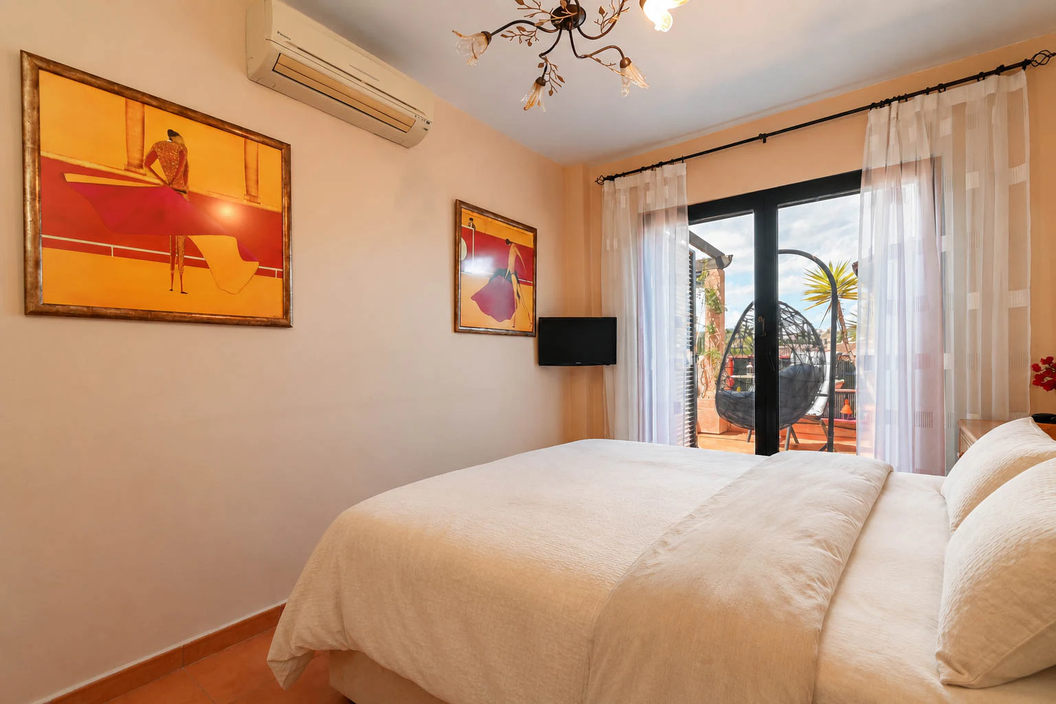 3 HABITACIONES, 2 BAÑOS, PISCINA, VISTAS ABIERTAS