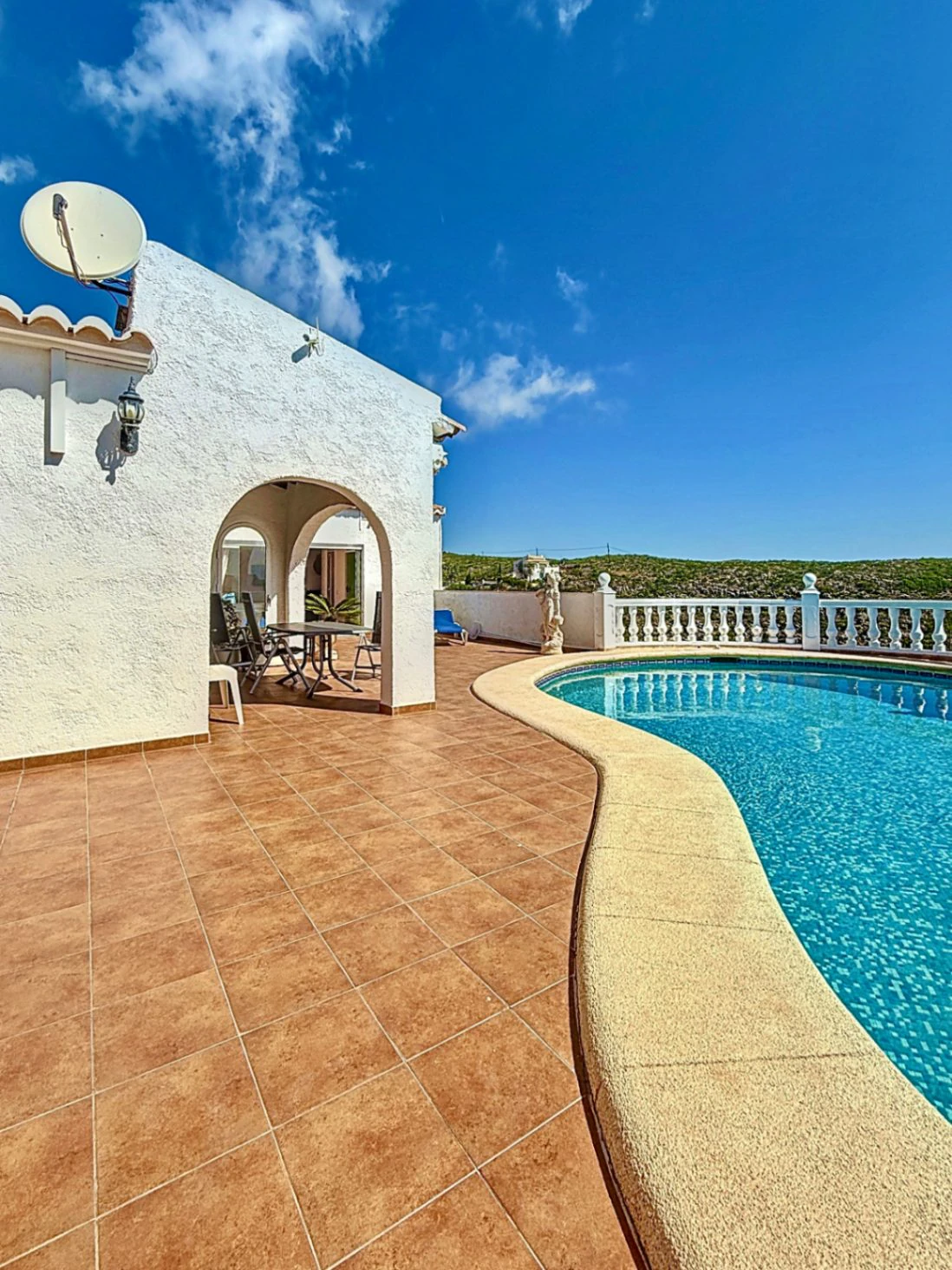 3-bedrooms, 3 bathroom sea view villa overlooking the natural park in Cumbre del Sol