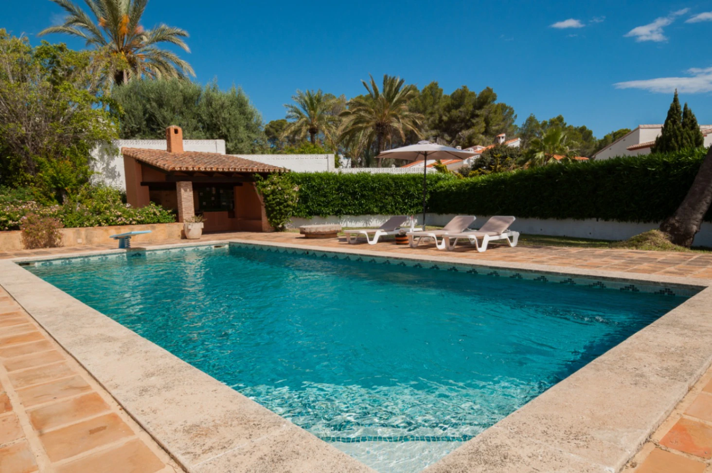 Villa con impresionantes vistas abiertas y vistas parciales al mar en venta en Pla Del Mar, Moraira