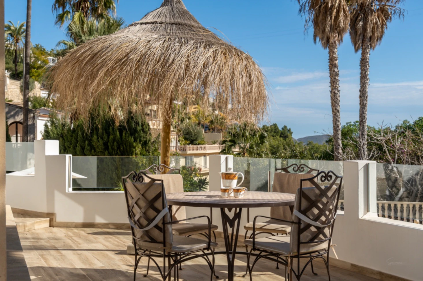 Hermosa, espaciosa villa con vistas al mar en venta en Benimeit, Moraira