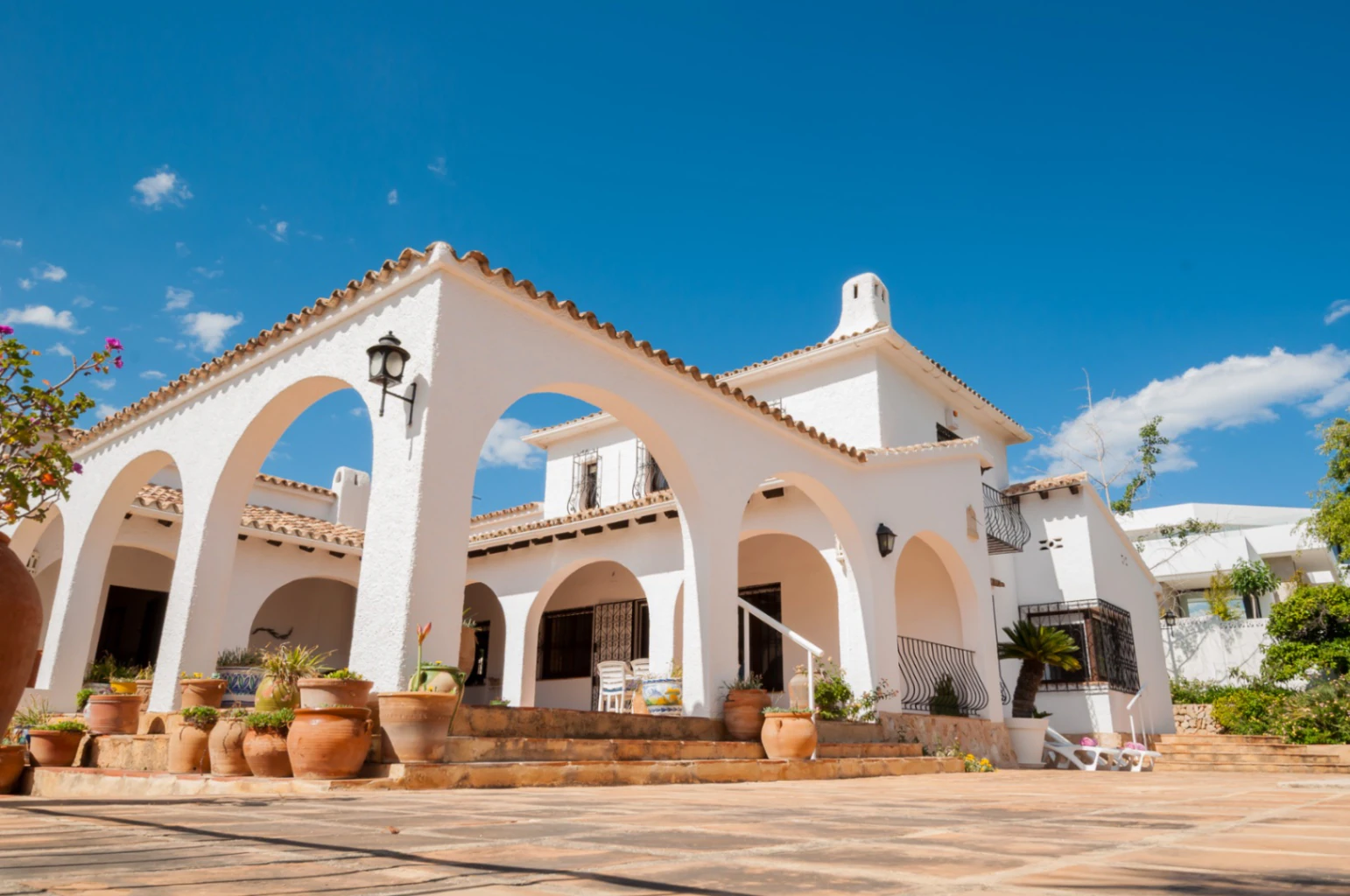 Villa con impresionantes vistas abiertas y vistas parciales al mar en venta en Pla Del Mar, Moraira
