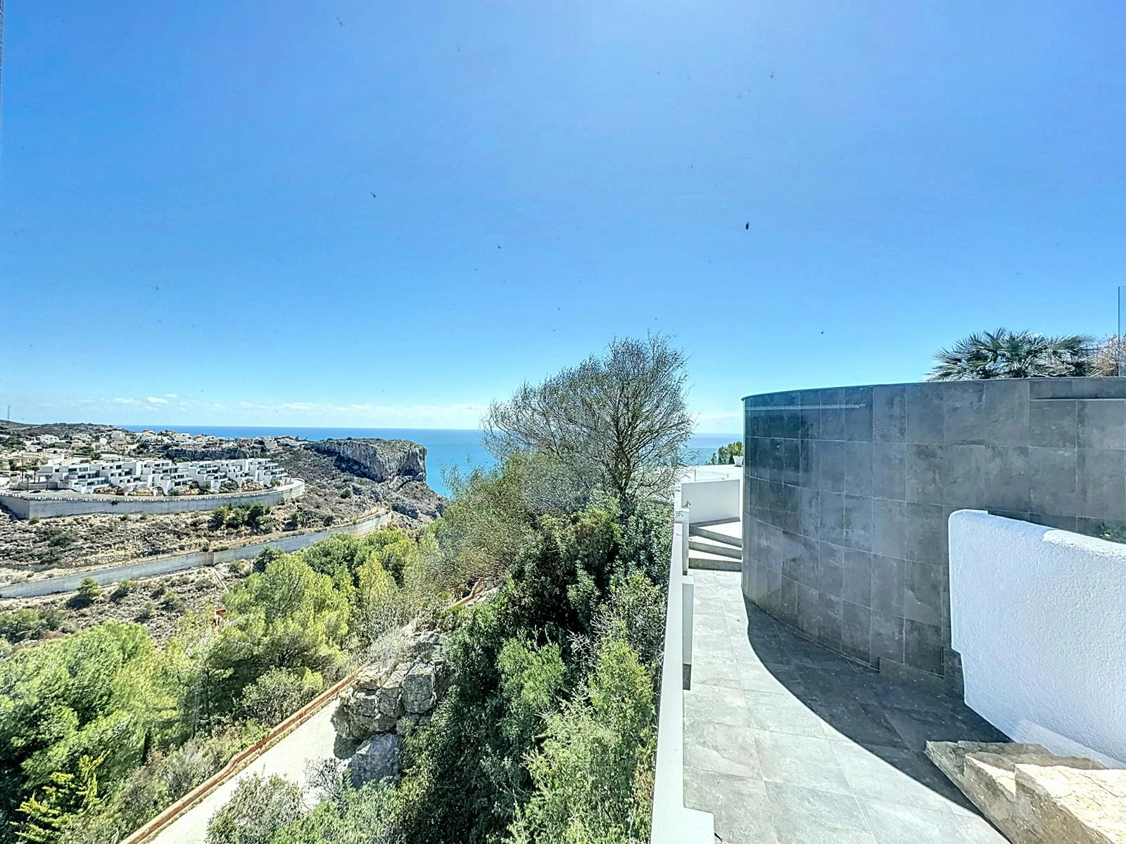 Cumbre del Sol villa reformada con impresionantes vistas al mar