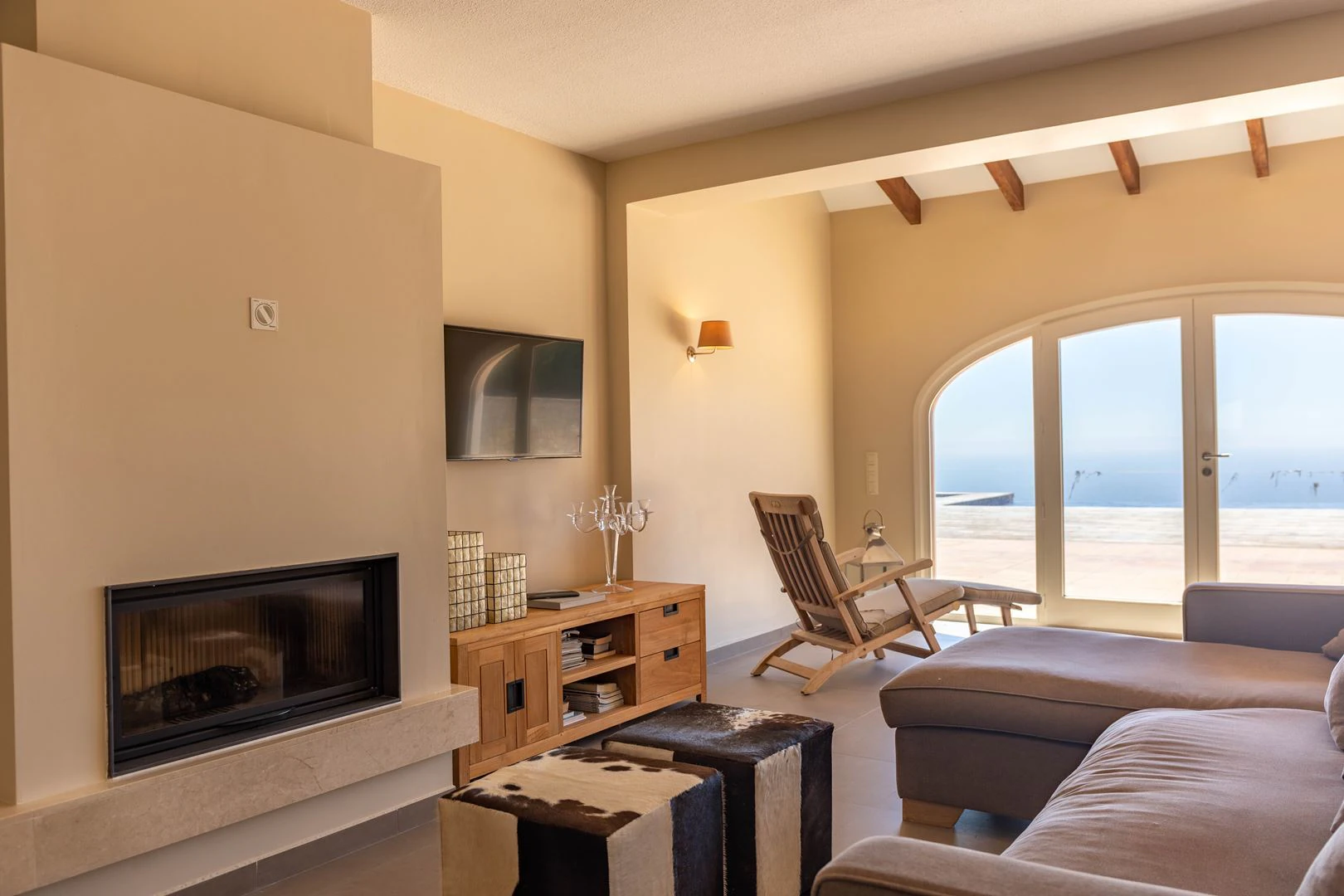 Cumbre del Sol villa reformada en primera línea con espectaculares vistas al mar