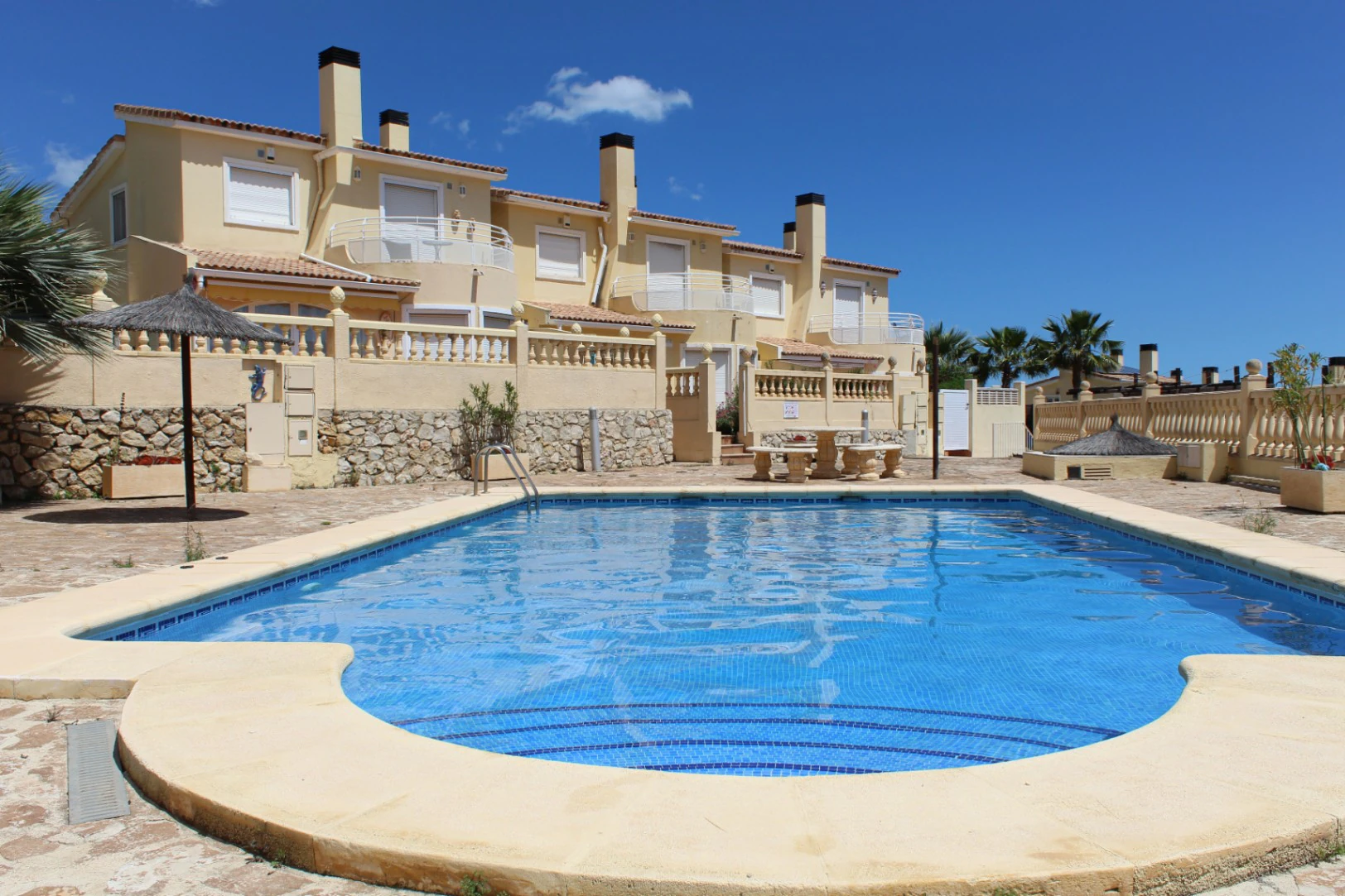 Villa jumel&eacute;e &agrave; vendre &agrave; Gata de Gorgos