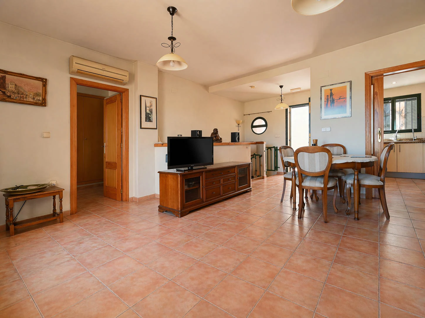 ADOSADO CON 3 HABITACIONES Y 2 BAÑOS, VISTAS ABIERTAS, PISCINA COMUN, BENITACHELL