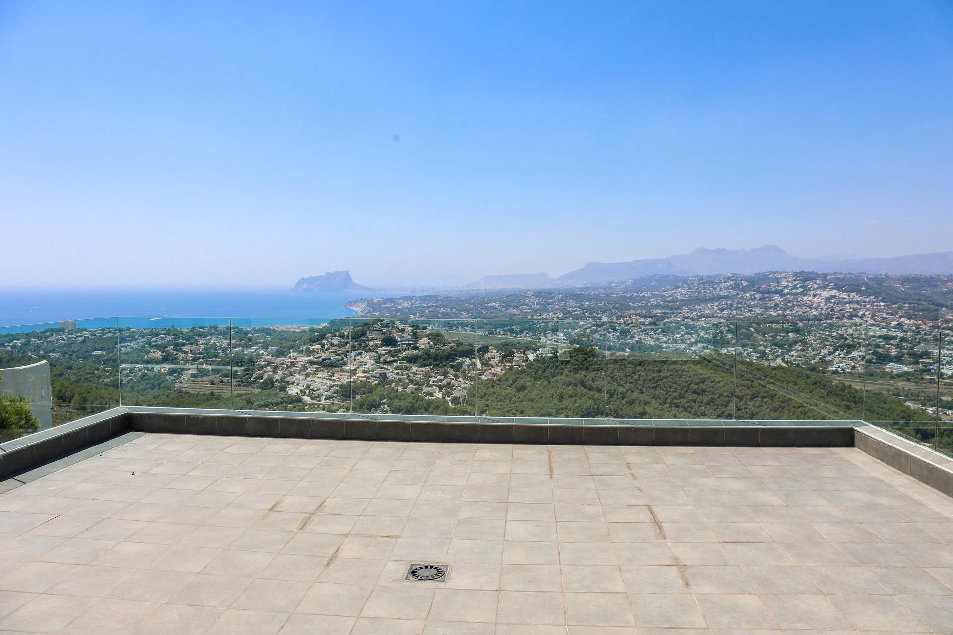 Cumbre del Sol villa moderna con impresionantes vistas al mar