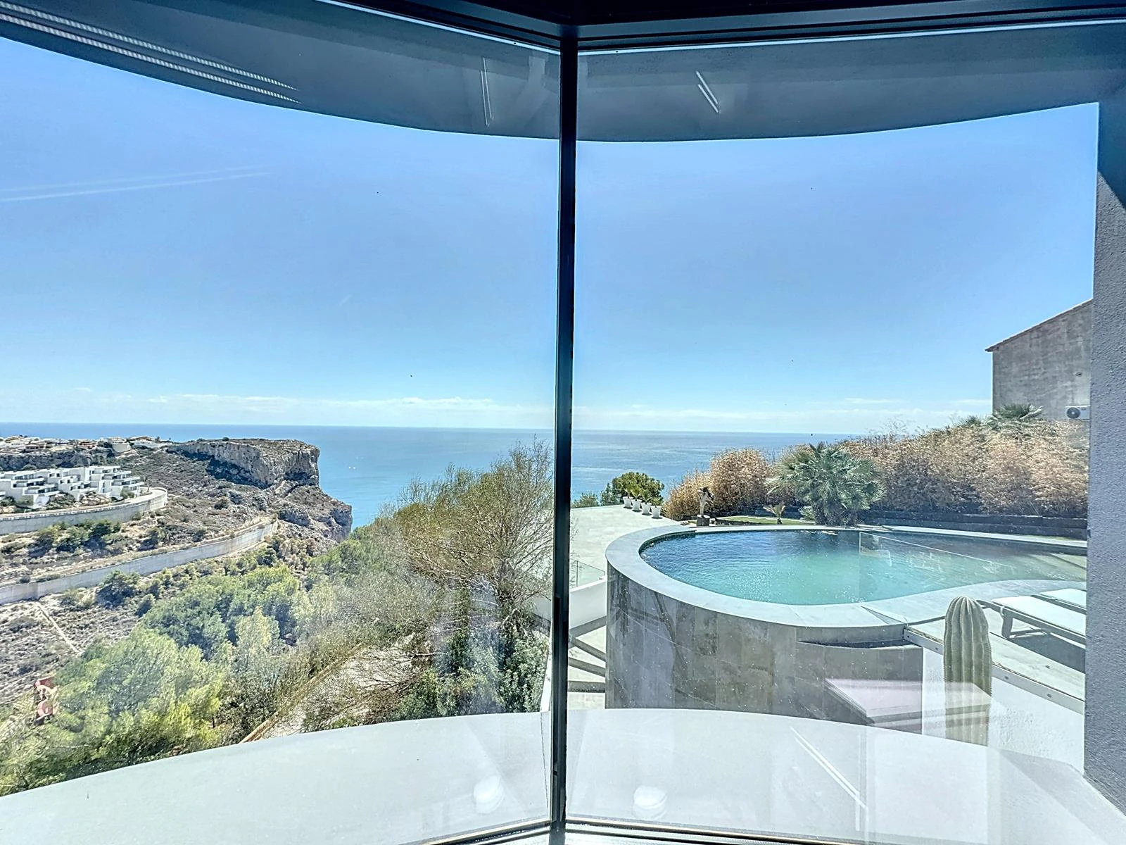 Cumbre del Sol villa reformada con impresionantes vistas al mar