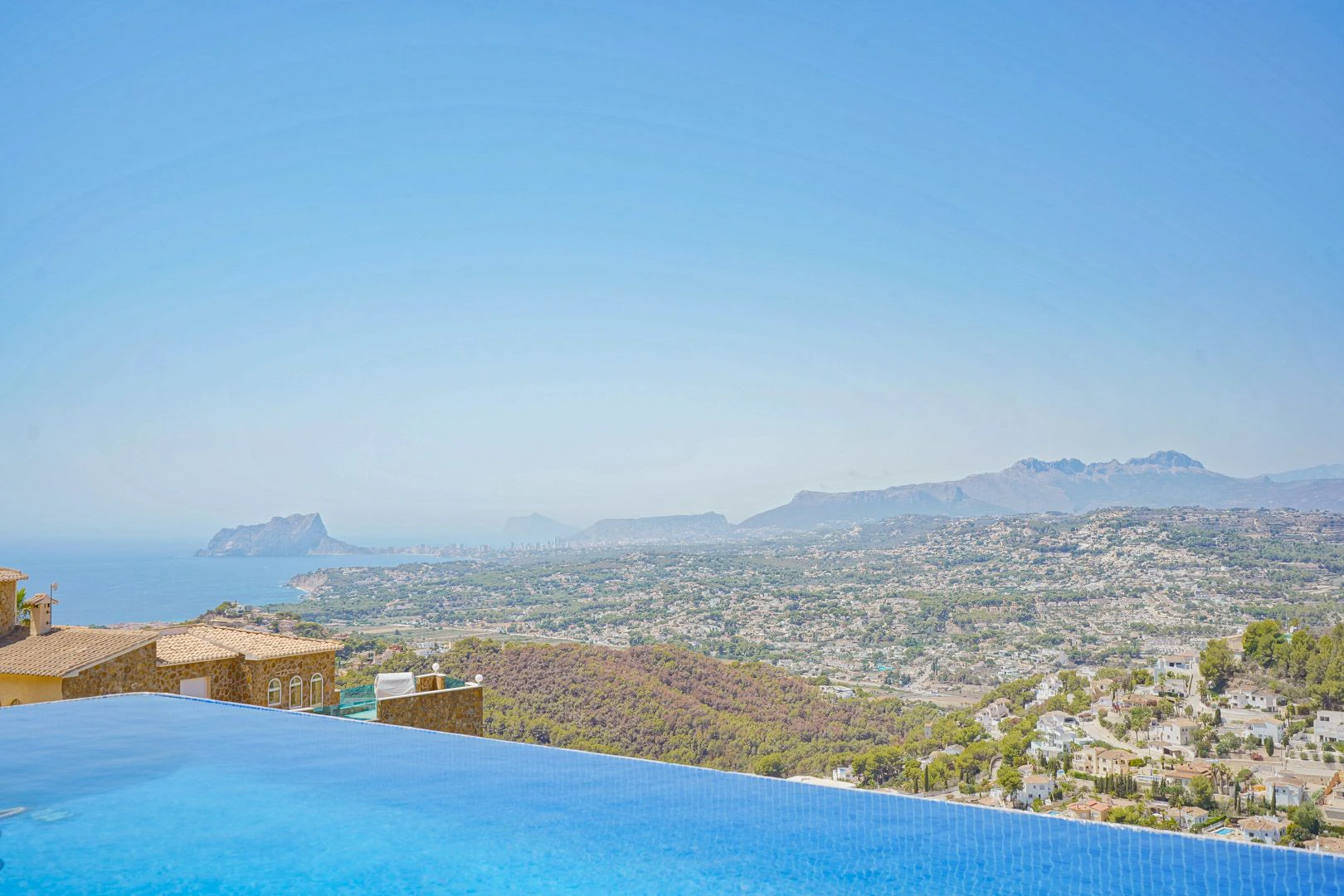 Cumbre del Sol : villa moderne de luxe avec vue sur la mer