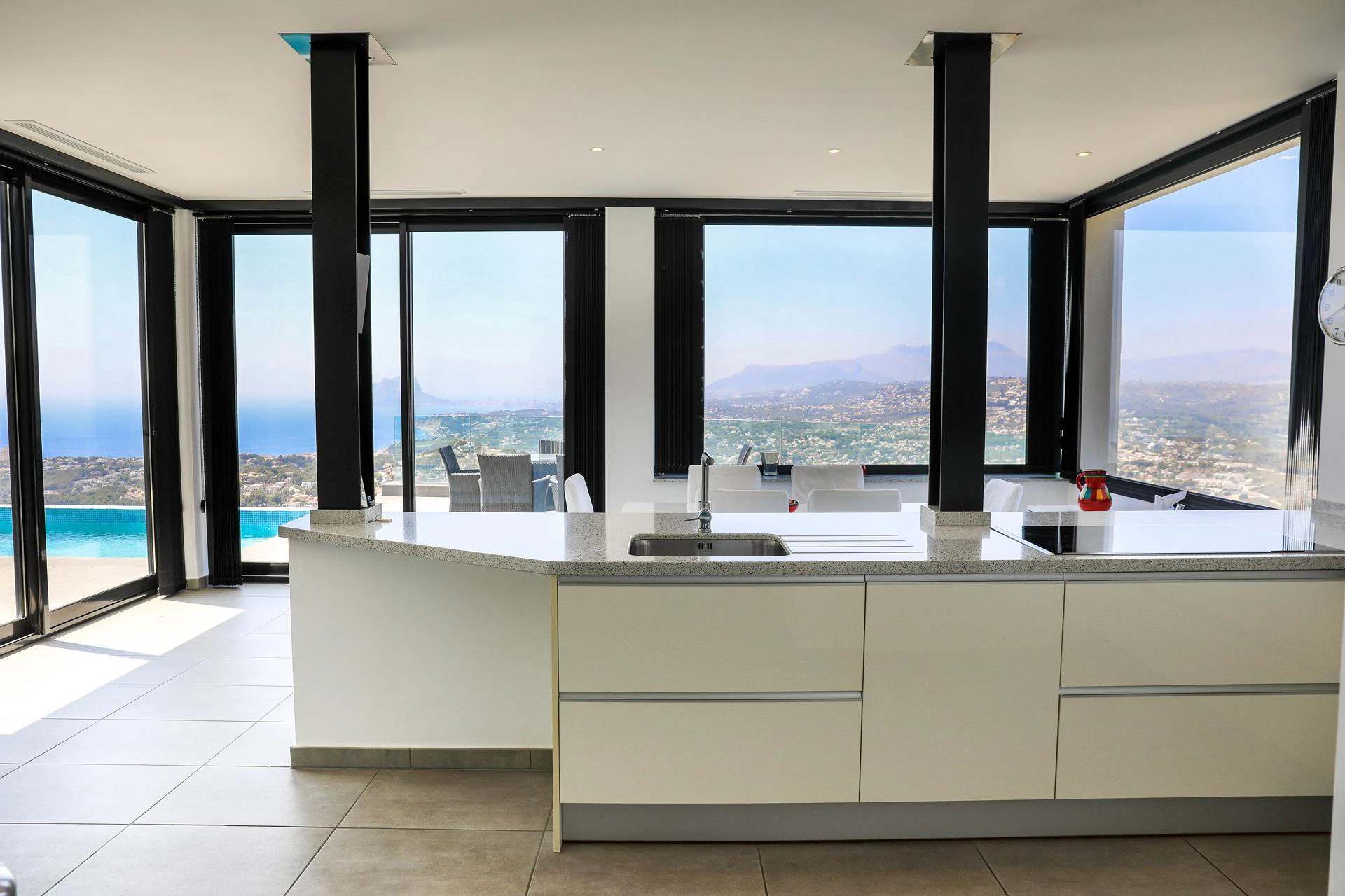 Cumbre del Sol villa moderna con impresionantes vistas al mar
