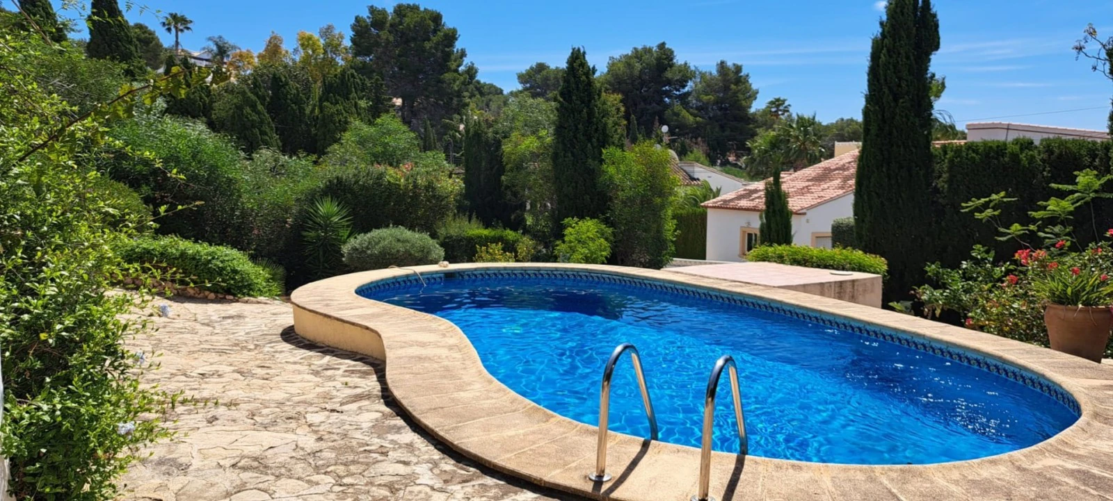 Charming 2-Bedroom Chalet for Sale in Benissa, Alicante