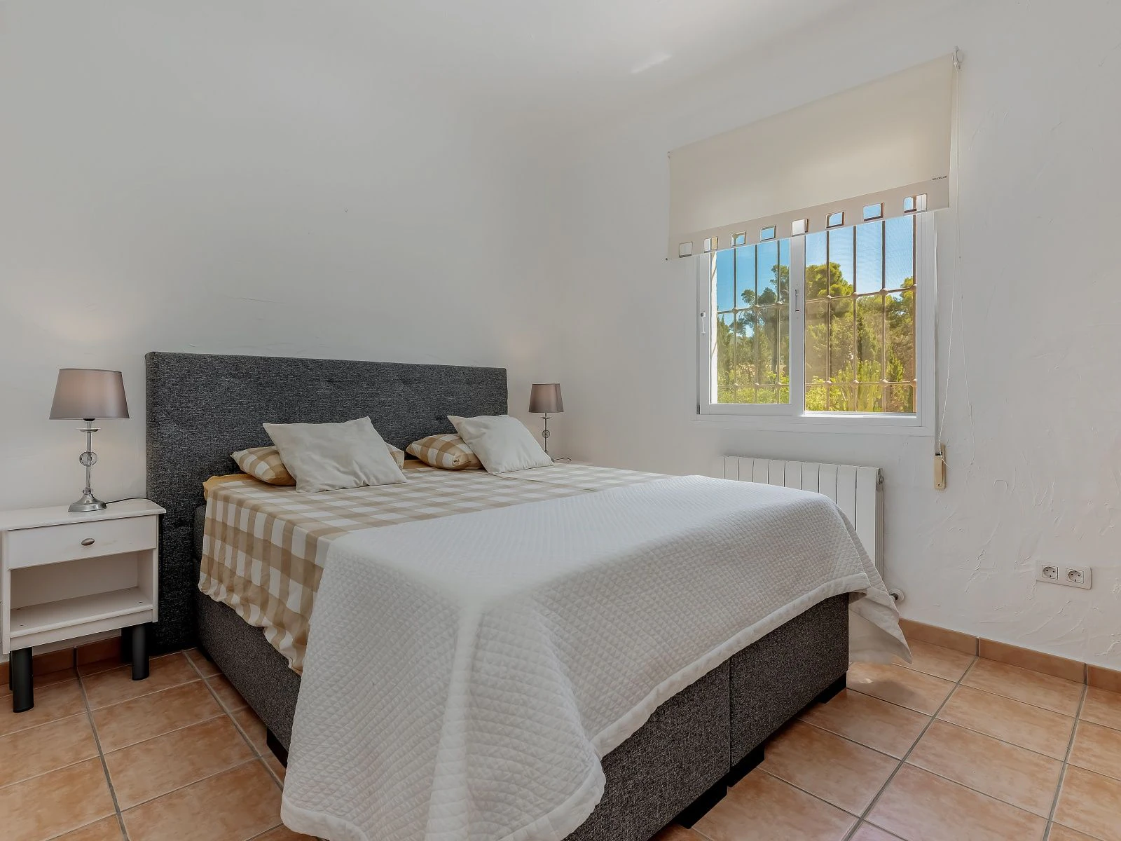 Villa con dos viviendas independientes, bonitas vistas al mar y a un paso de Moraira